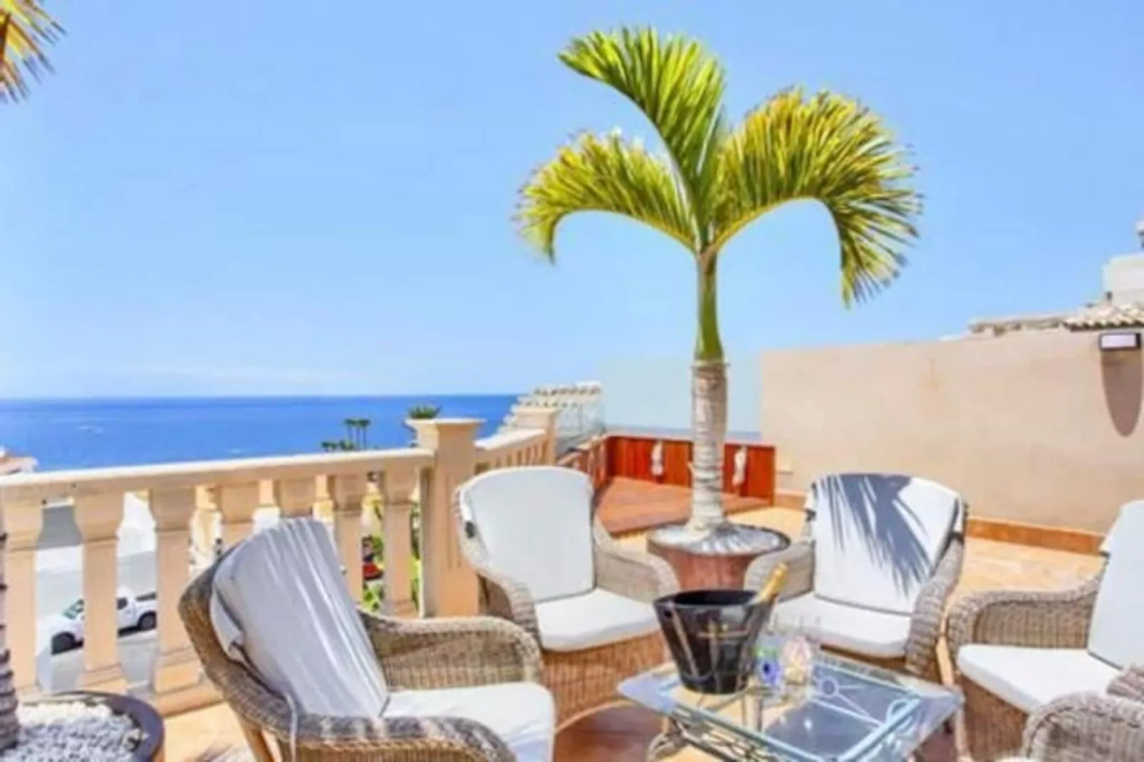 Home Holidays// Villa Home Holidays-Terrasbalkon