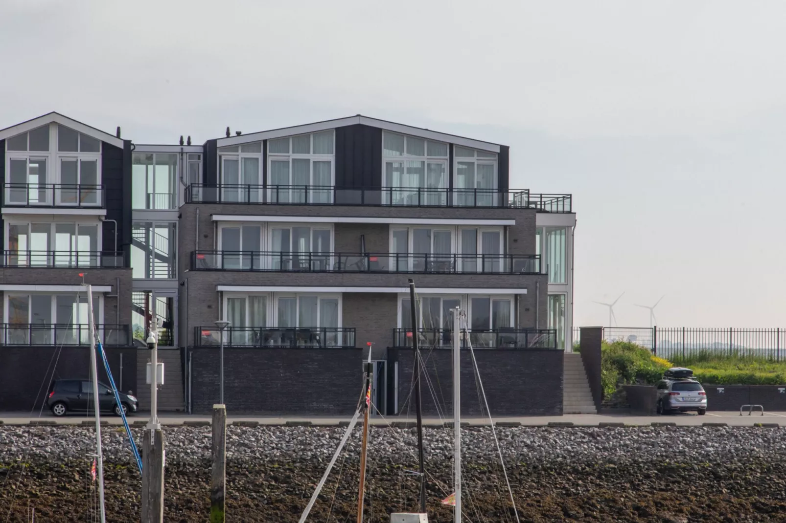 Luxe appartement Vista Maris - Havenweg 8-36 'Oester Oase'-Buitenkant zomer