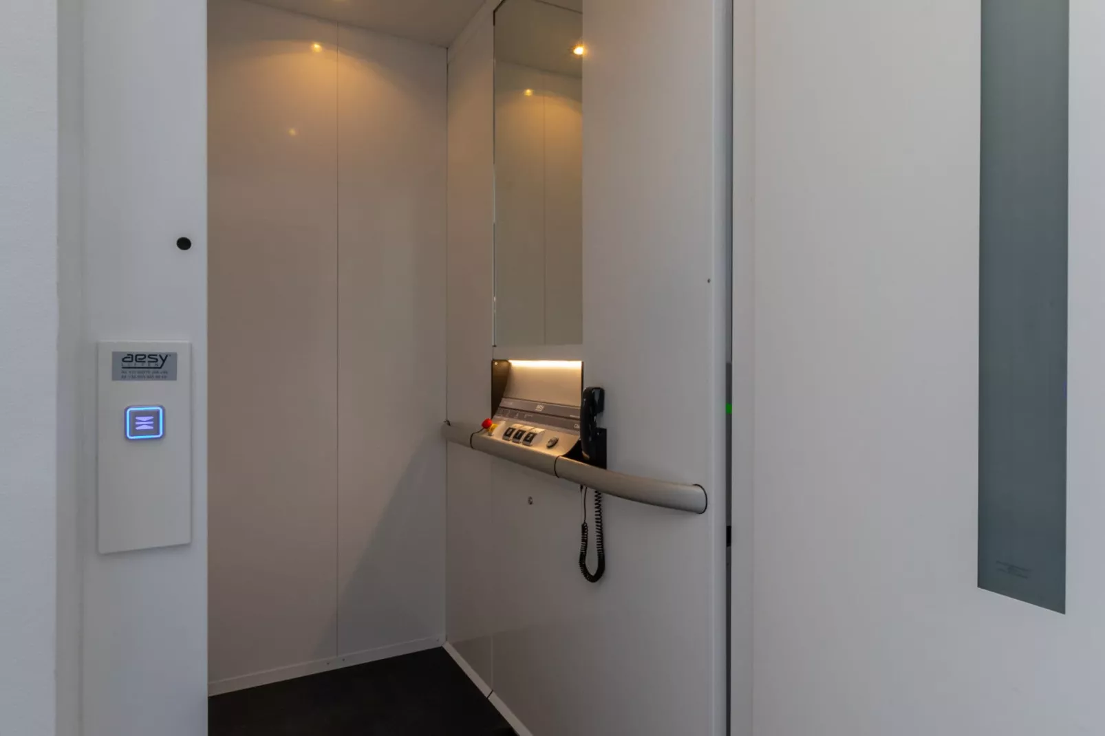 Luxe appartement Vista Maris - Havenweg 8-36 'Oester Oase'-Hal-ontvangst