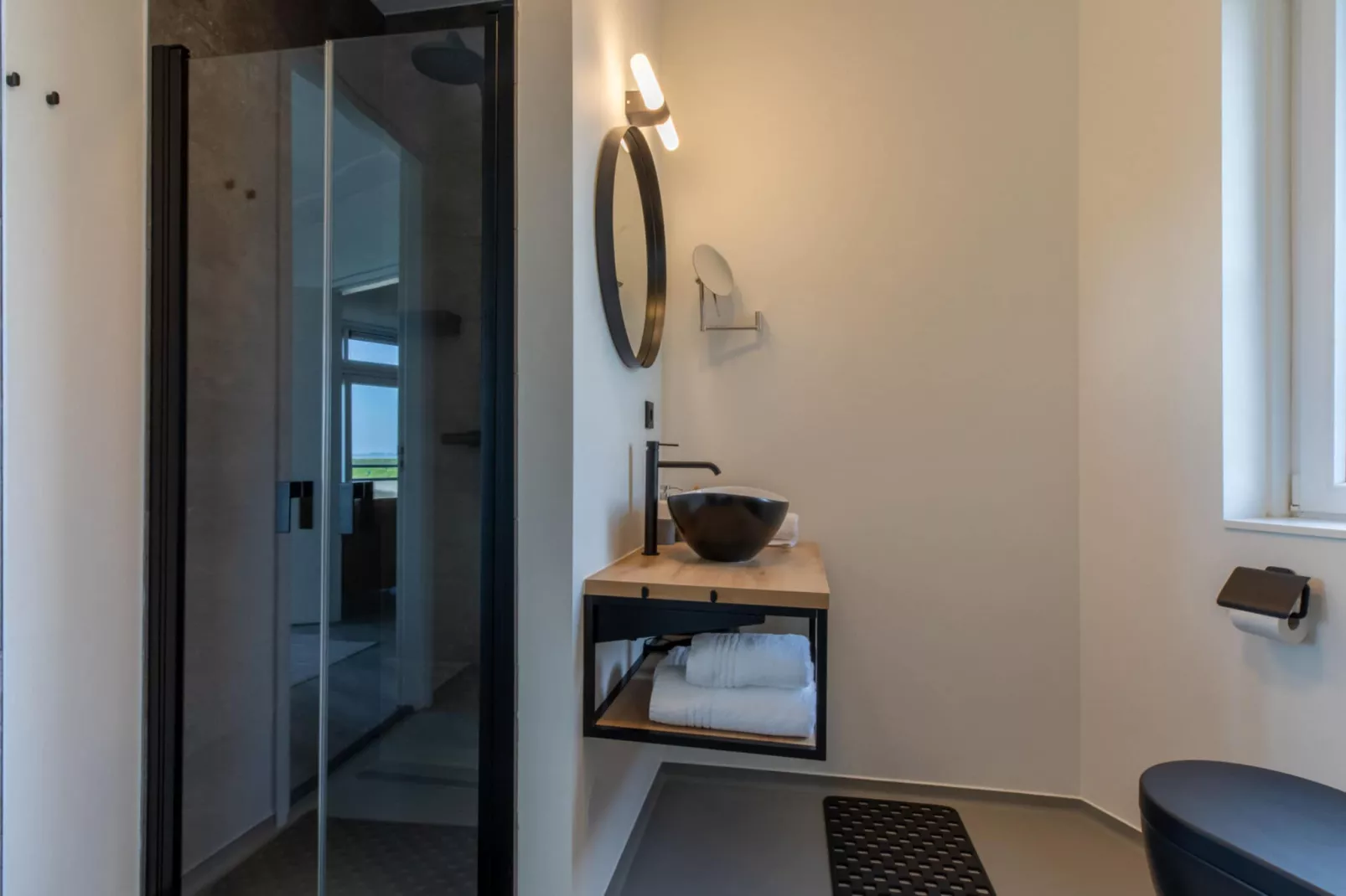 Luxe appartement Vista Maris - Havenweg 8-36 'Oester Oase'-Badkamer