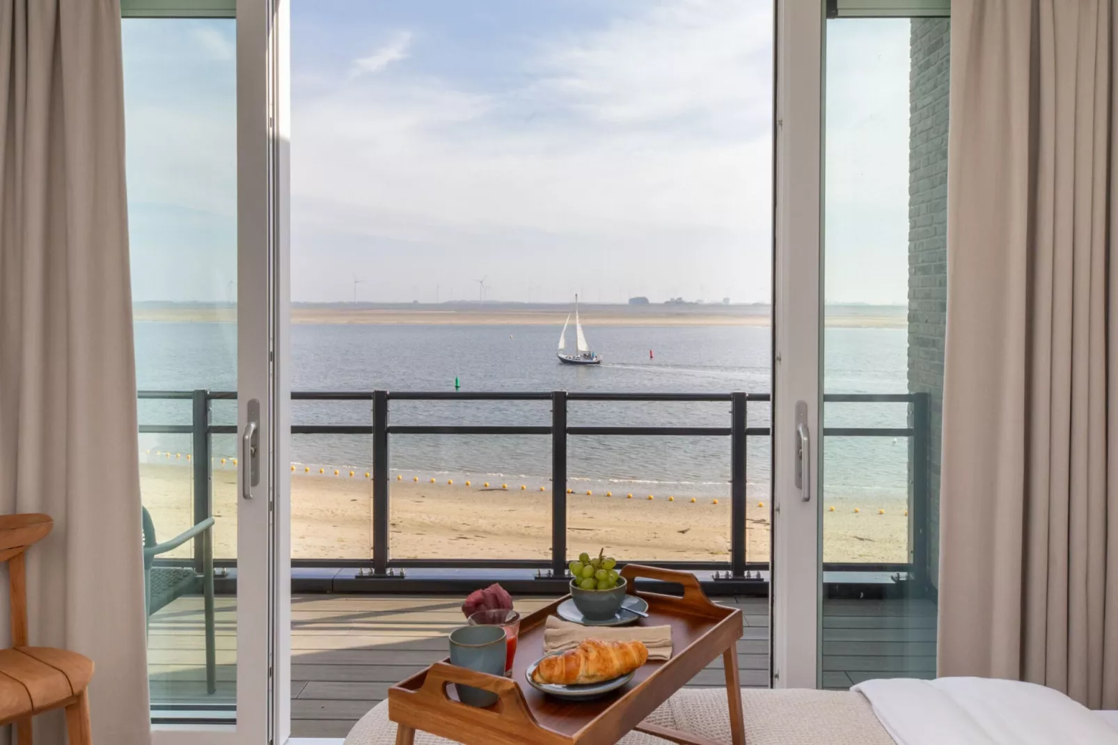 Luxe appartement Vista Maris - Havenweg 8-36 'Oester Oase'-Terrasbalkon