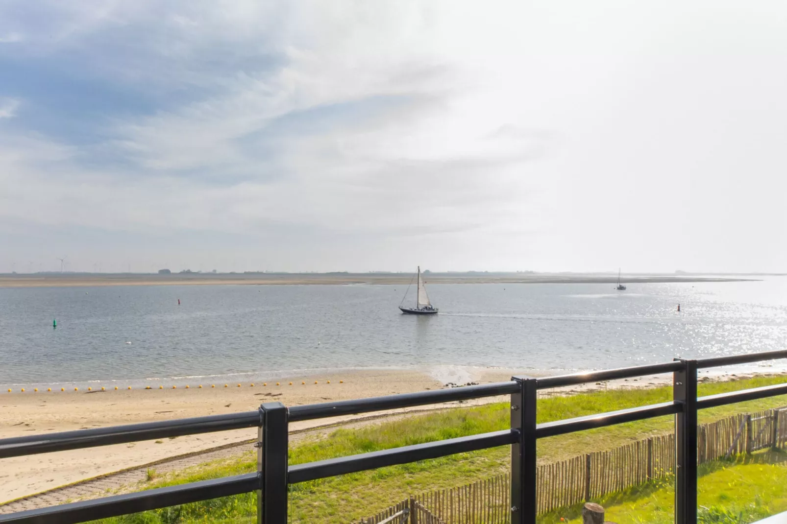 Luxe appartement Vista Maris - Havenweg 8-36 'Oester Oase'-Terrasbalkon