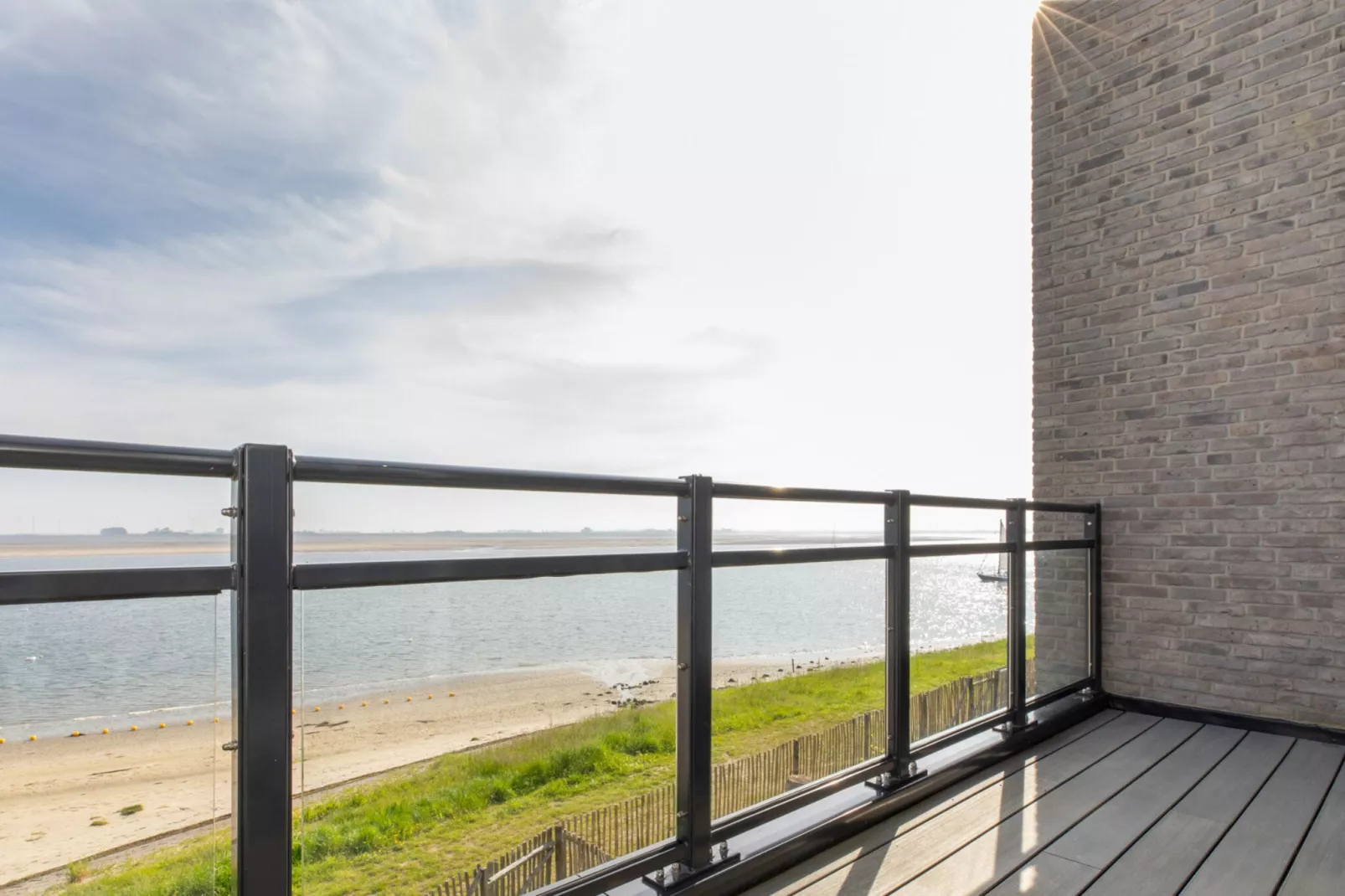 Luxe appartement Vista Maris - Havenweg 8-36 'Oester Oase'-Terrasbalkon