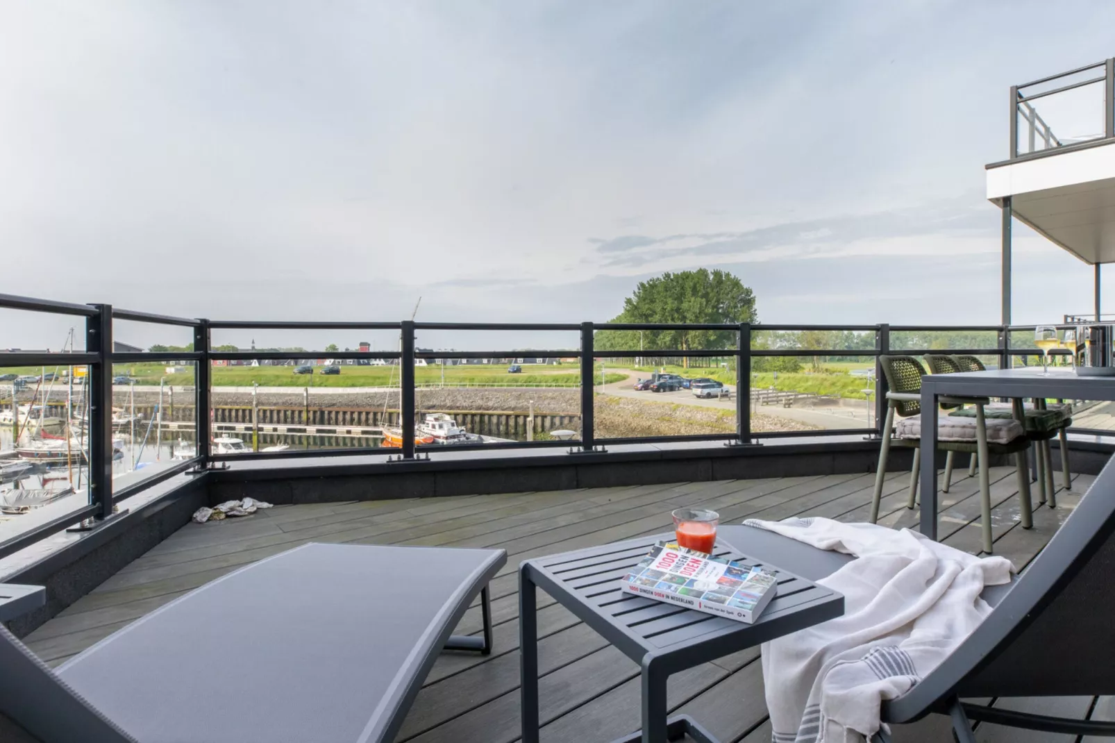 Luxe appartement Vista Maris - Havenweg 8-36 'Oester Oase'-Tuinen zomer