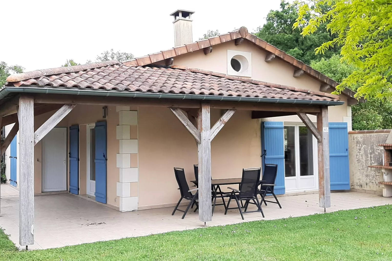 Les Forges 2 bedrooms n123-Buitenkant zomer