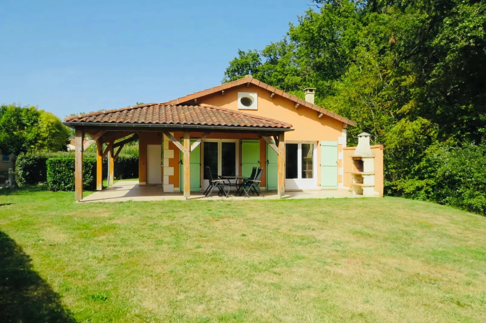 Les Forges 2 bedrooms n123-Buitenkant zomer