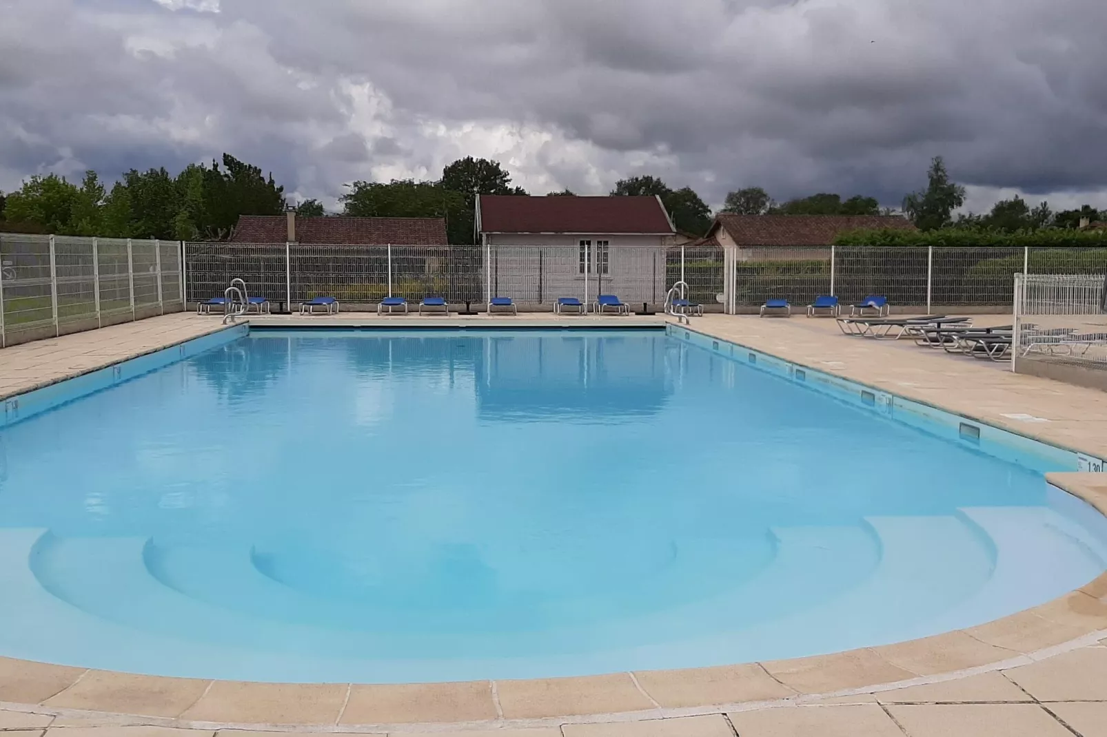 Les Forges 2 bedrooms n123-Zwembad