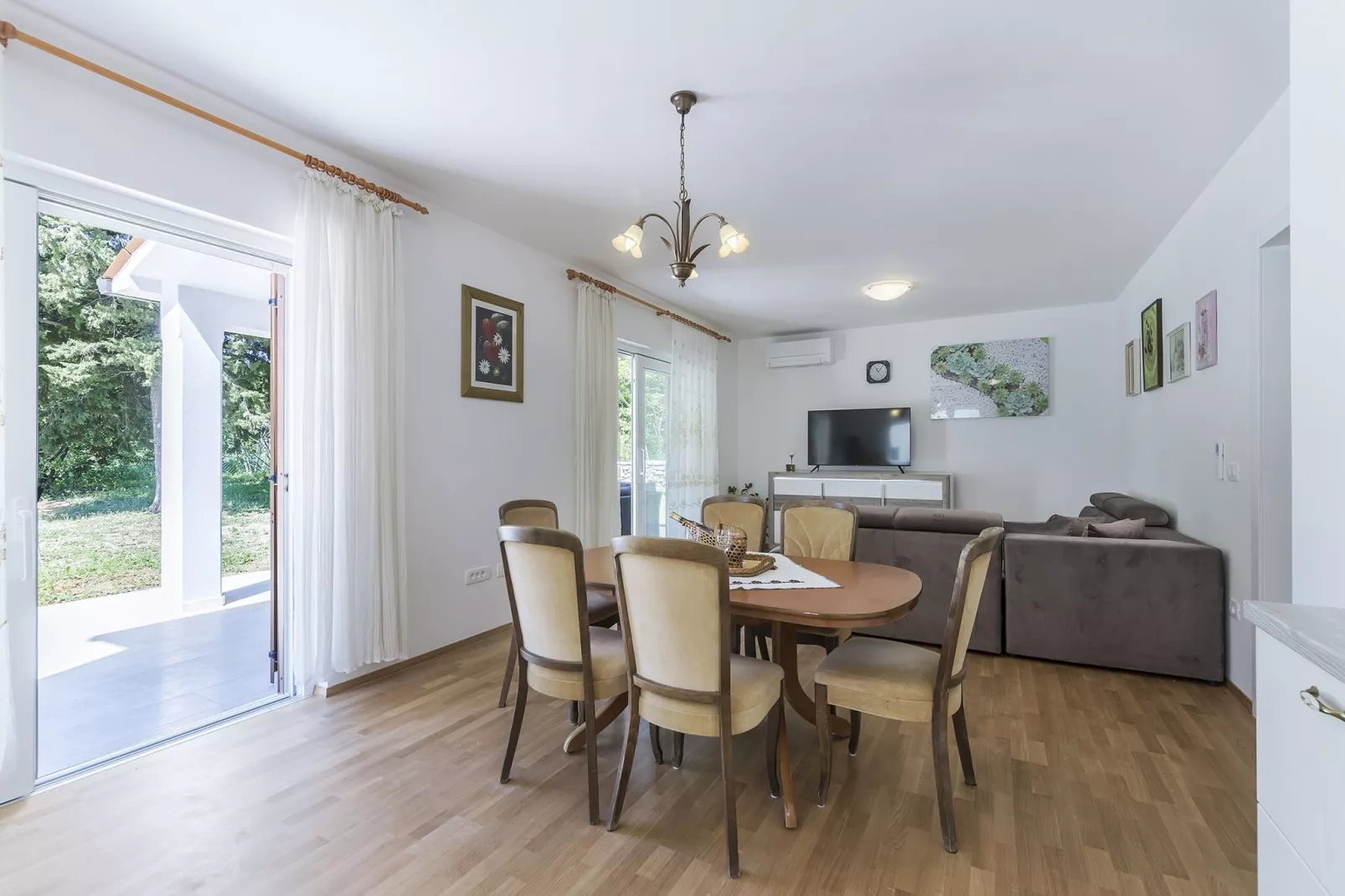 Villa Ana with private pool near Rabac-Eetkamer