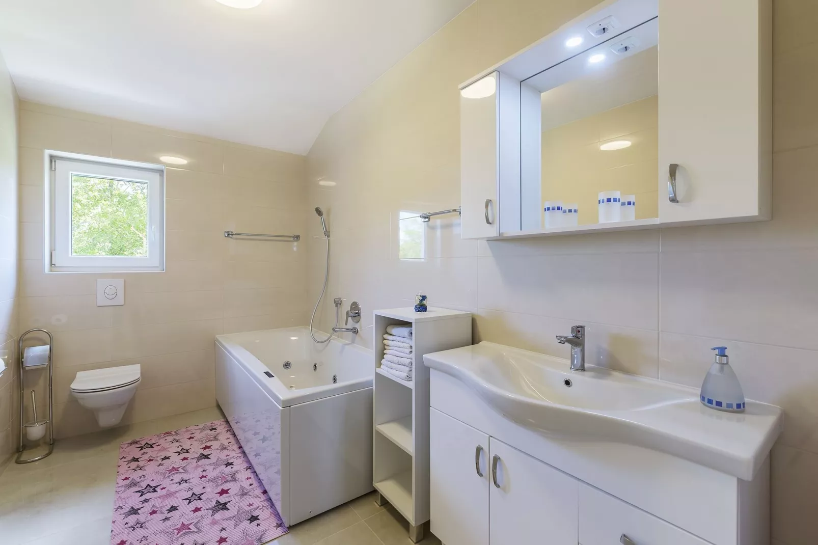 Villa Ana with private pool near Rabac-Badkamer