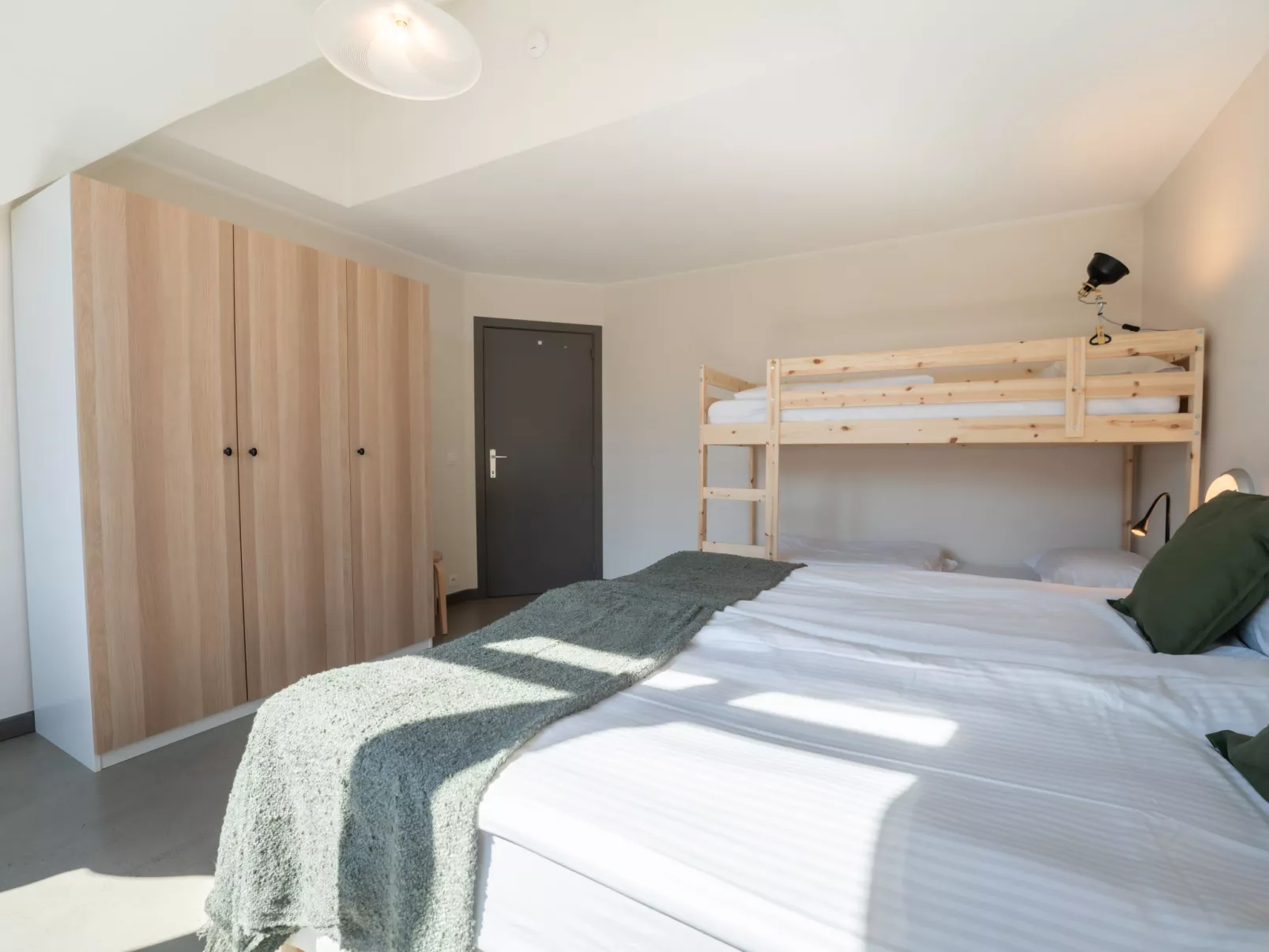 Le Coeur du Coq duplex appartment-Binnen