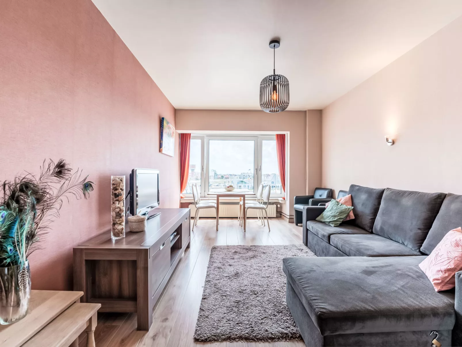 Bella I with parking and harbour view-Binnen