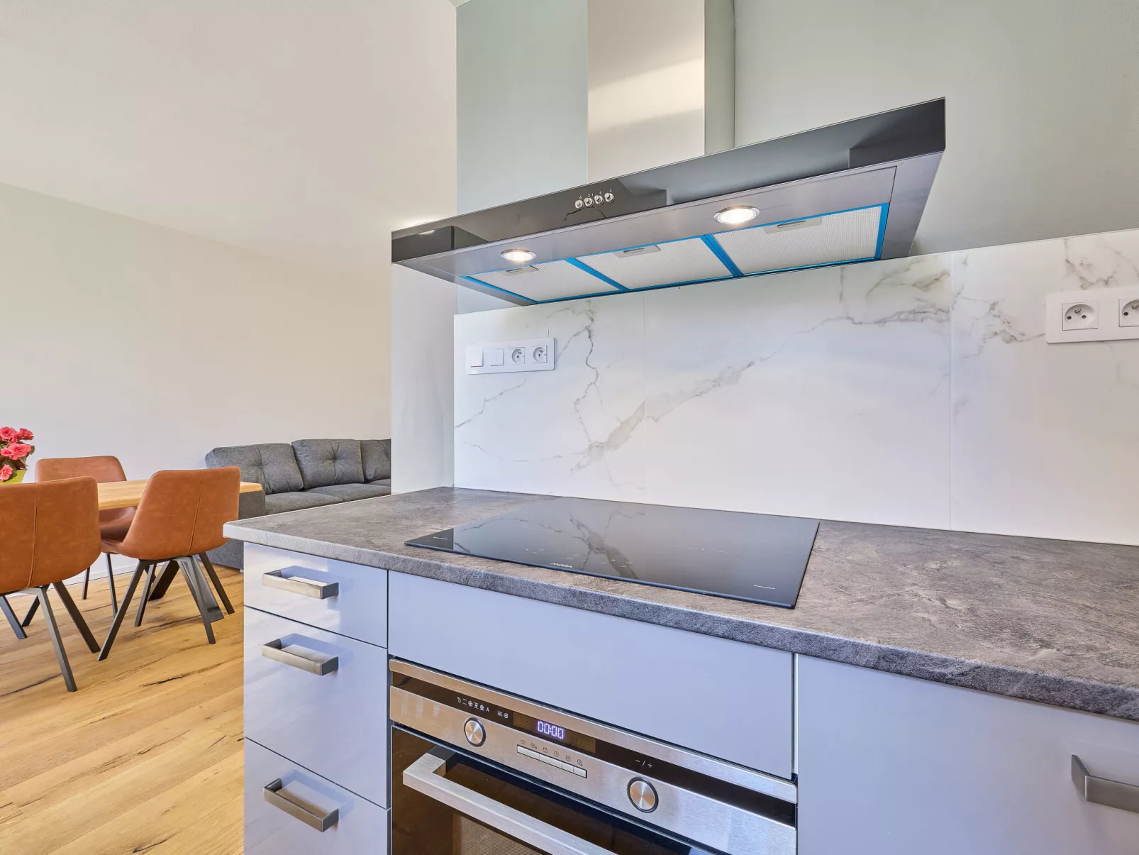 Trendy Mountain Terrace Retreat-Binnen