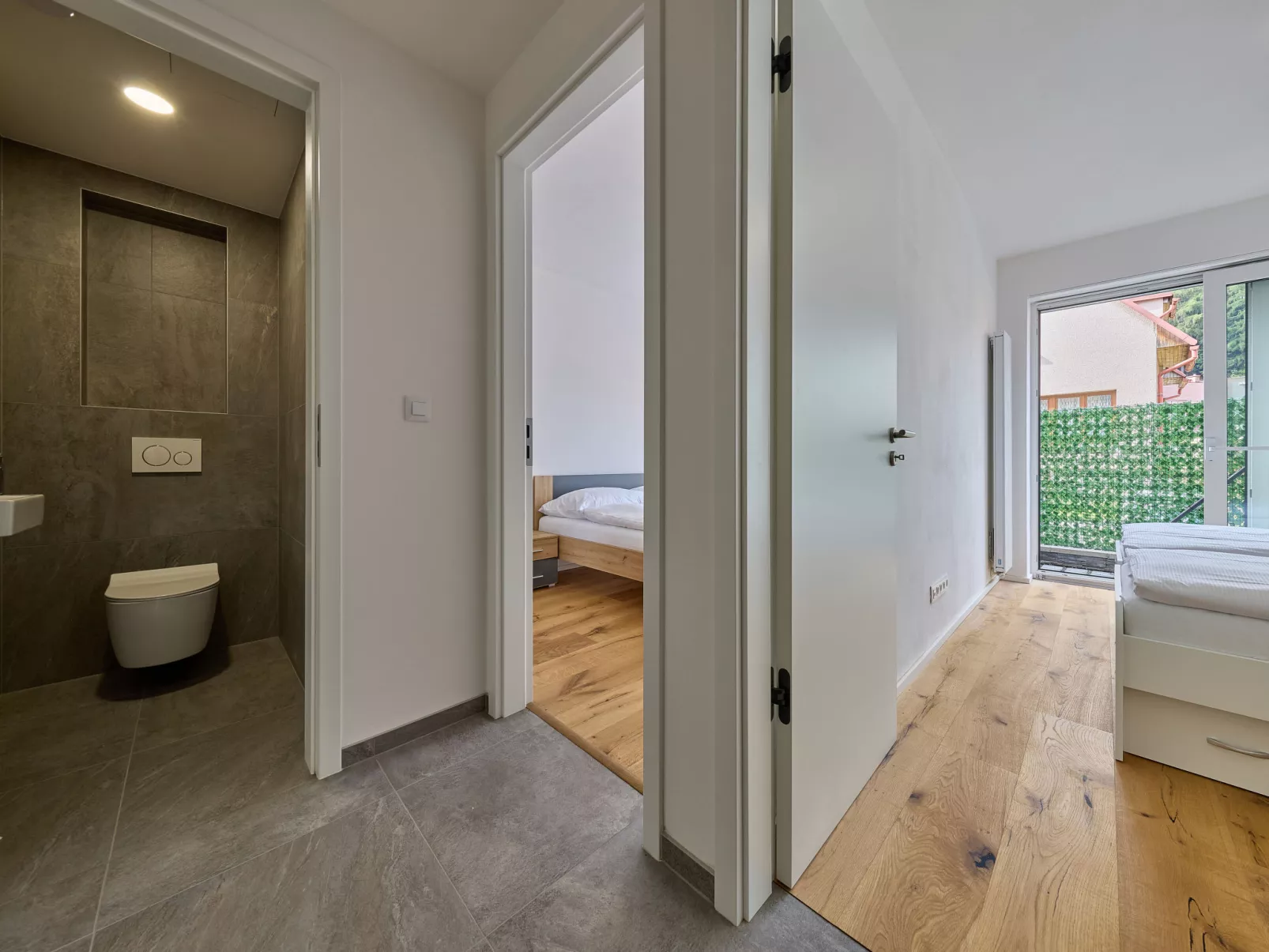 Trendy Mountain Terrace Retreat-Binnen