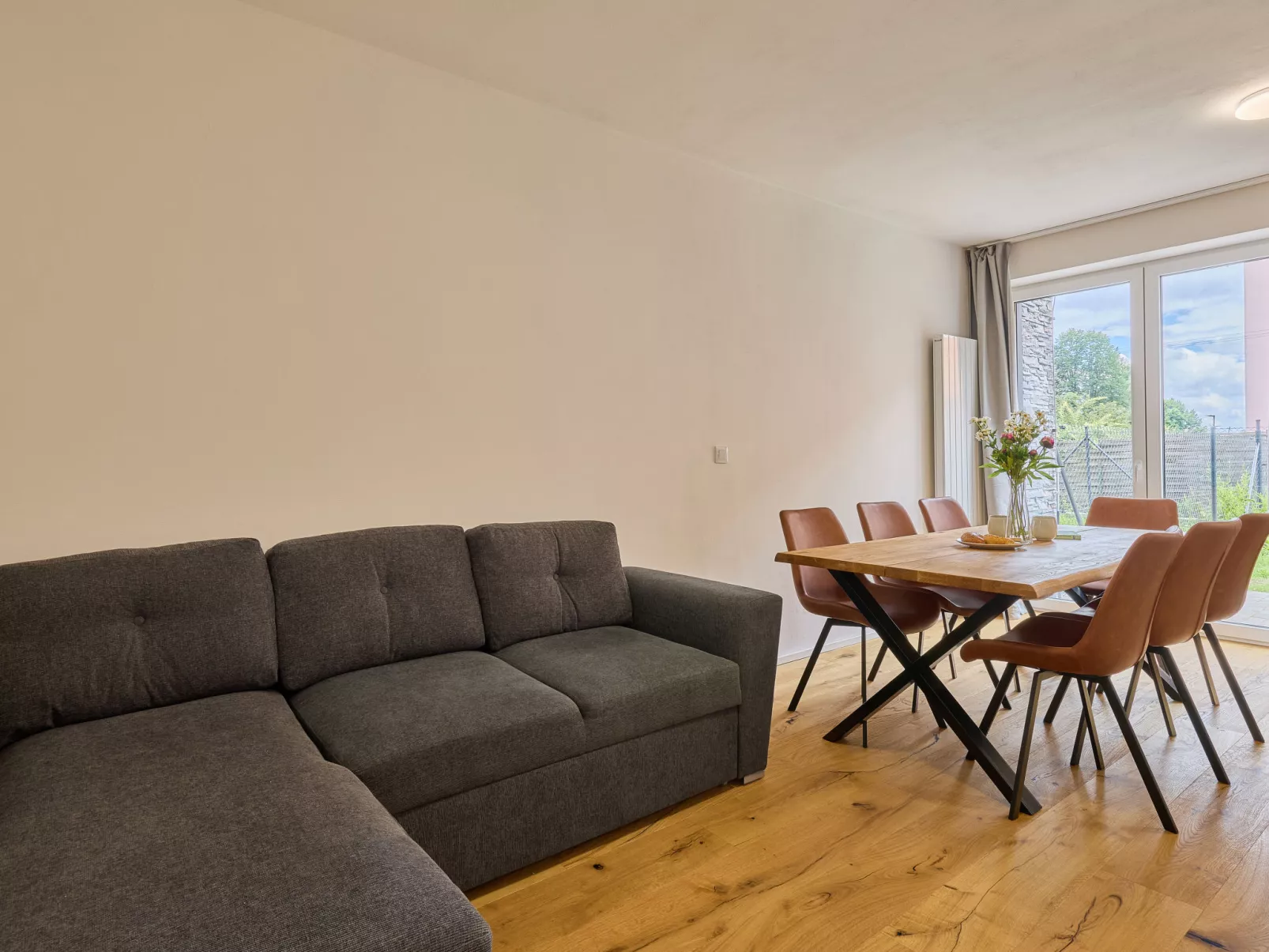 Modern Mountain Terrace Retreat & Pets-Binnen