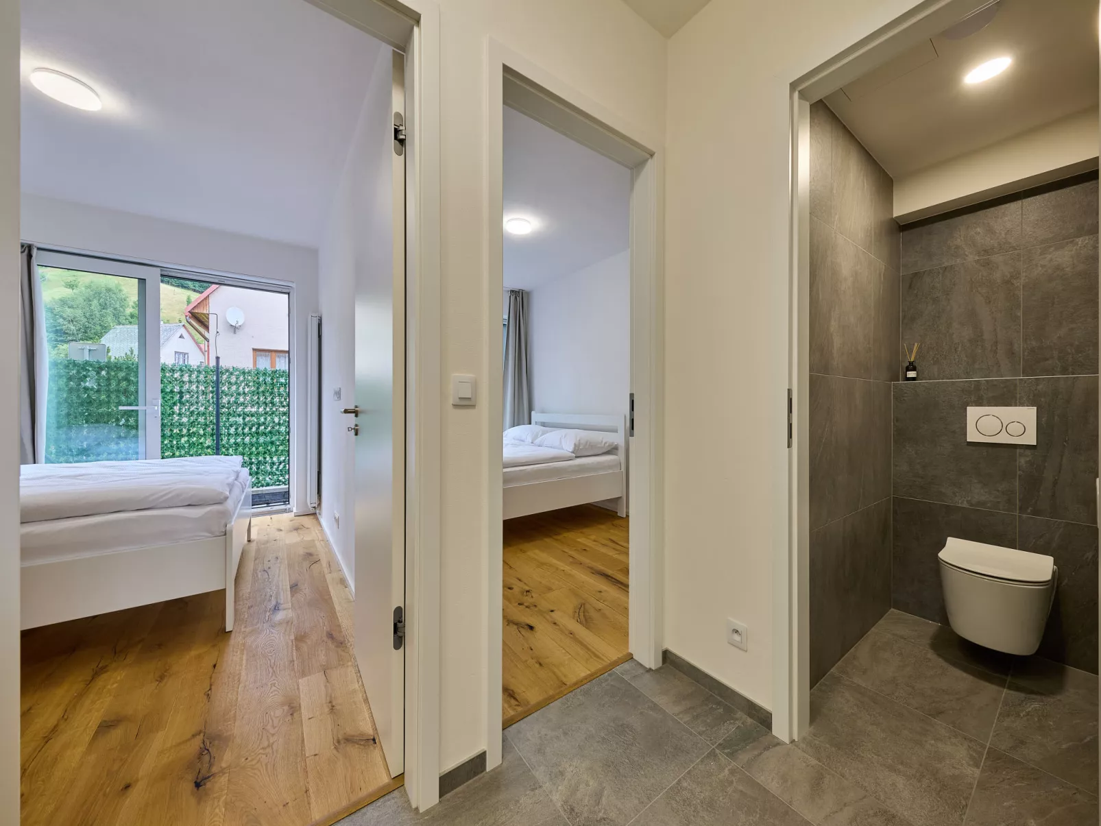 Modern Mountain Terrace Retreat & Pets-Binnen