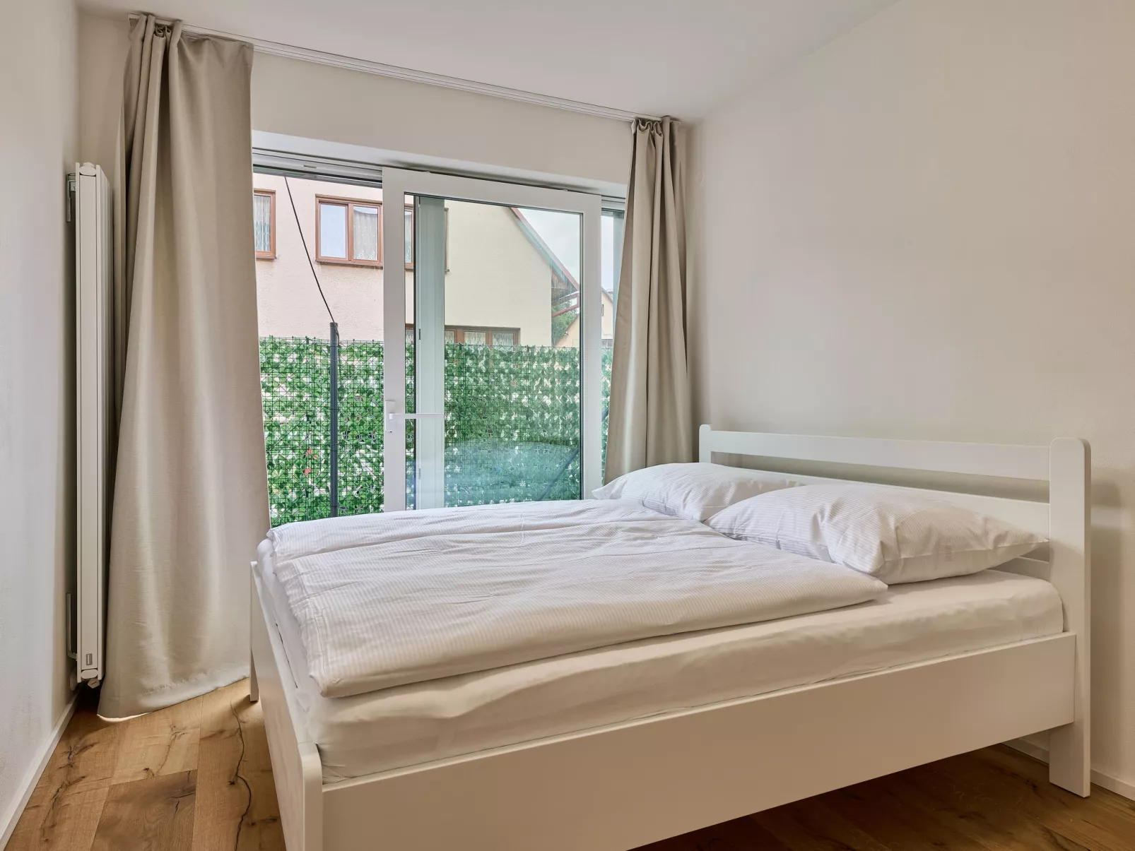 Modern Mountain Terrace Retreat & Pets-Binnen