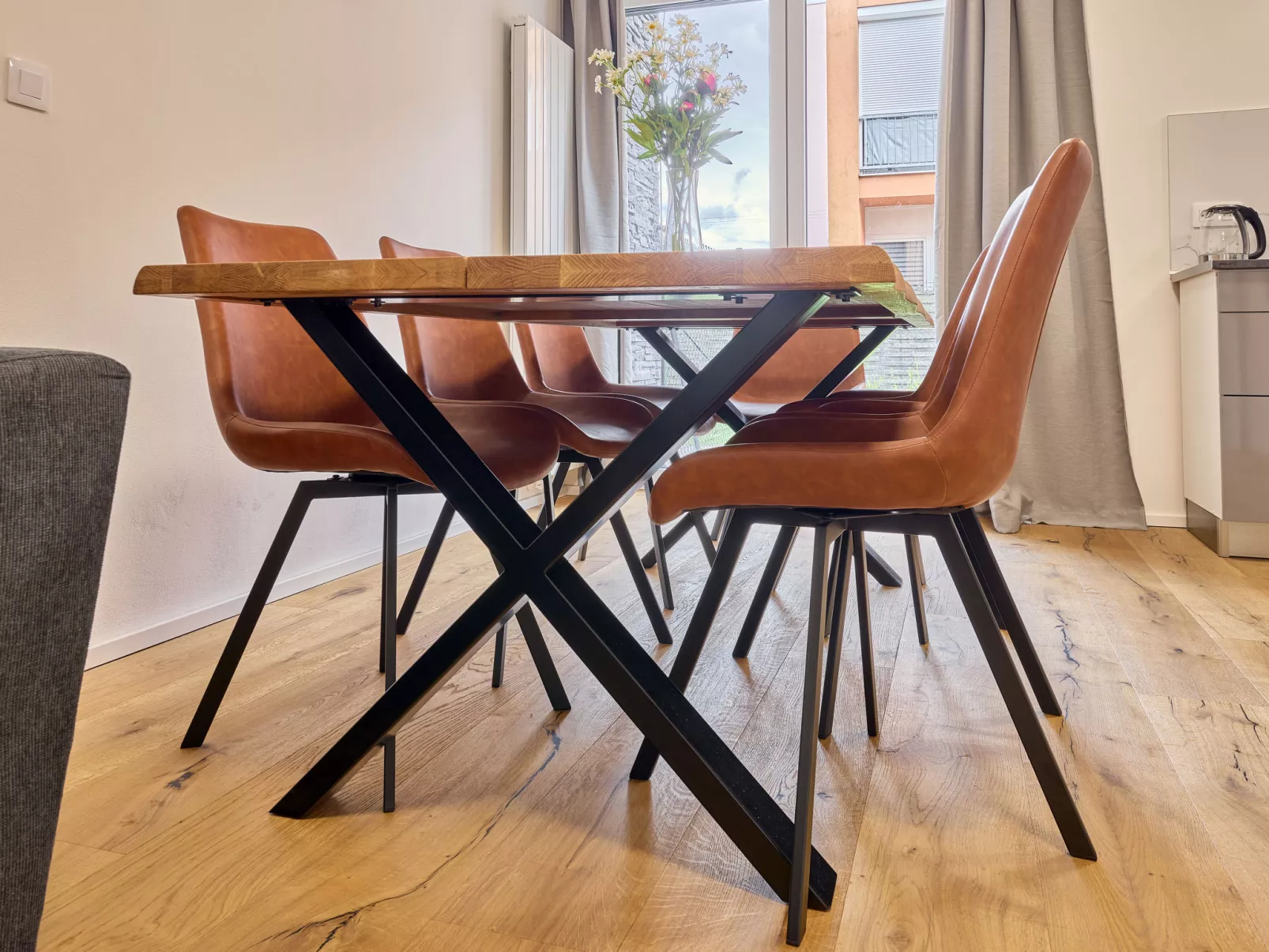 Modern Mountain Terrace Retreat & Pets-Binnen