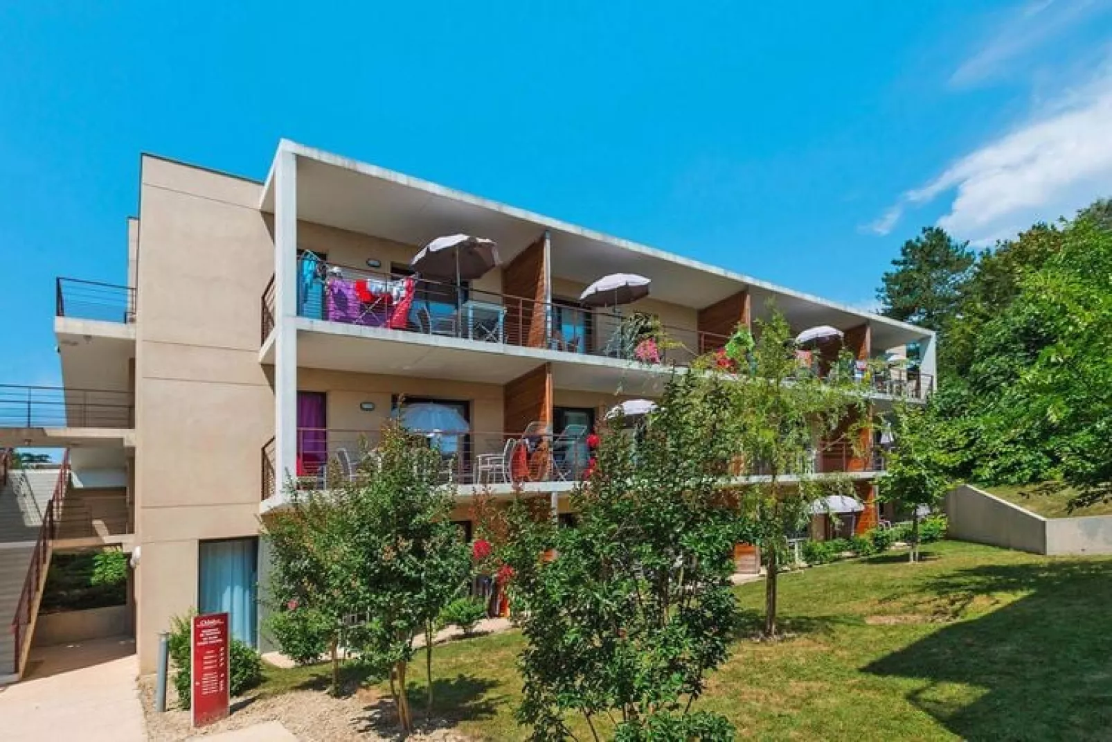 Vakantiehuis in Chinon met balkon of terras-Buitenkant zomer