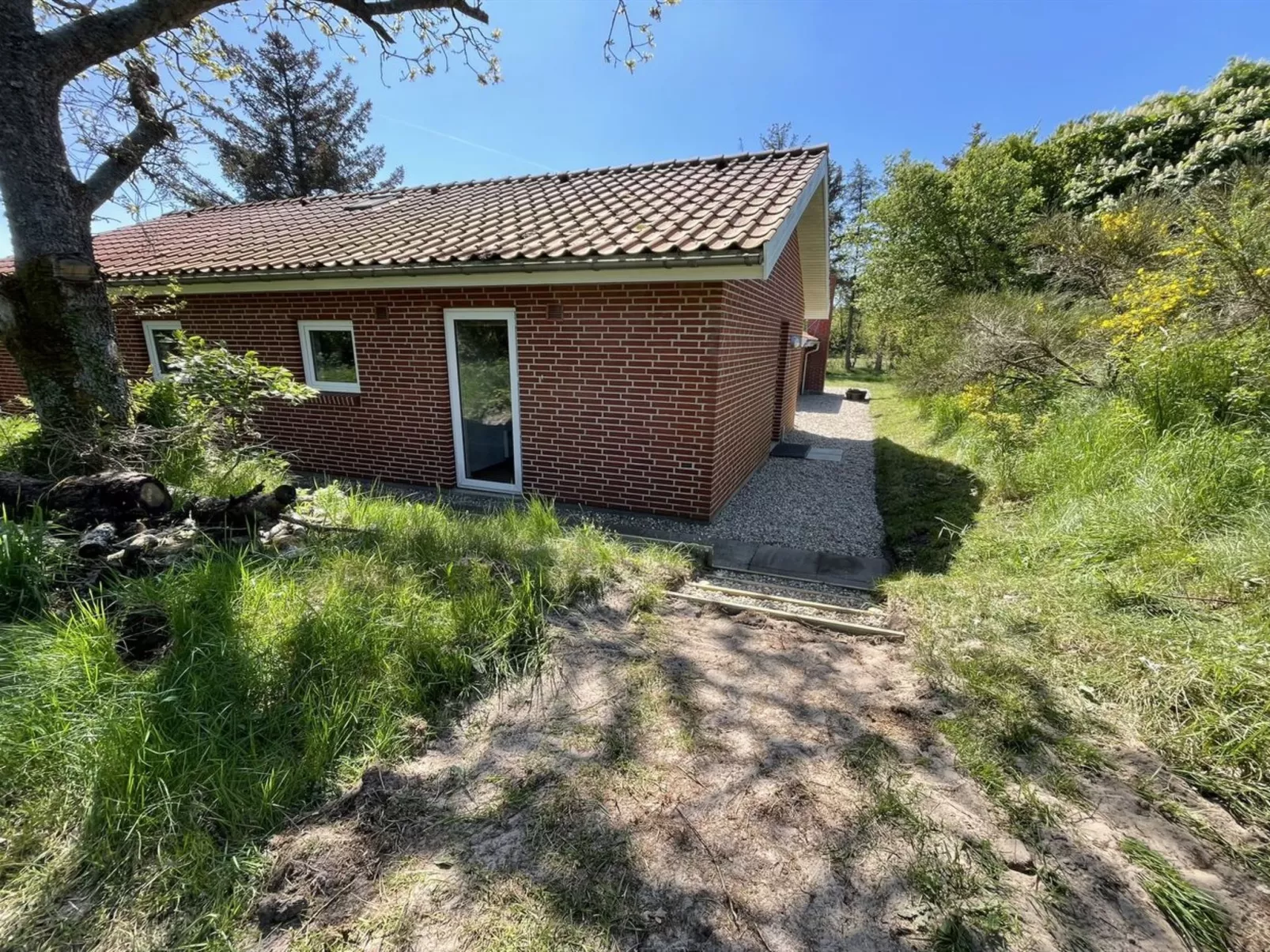 "Anniesette" - 1.5km from the sea-Buiten