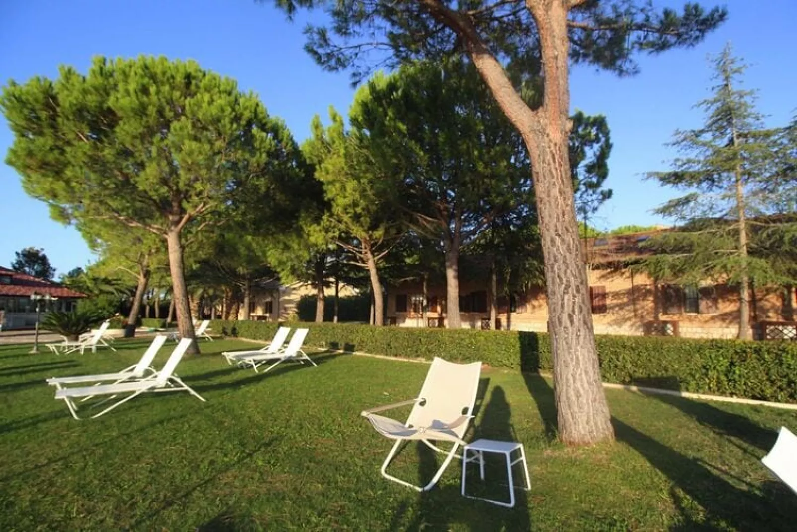 Fattoria San Lorenzo Grosseto EGOG Casa Livia oder Pozzino Trilo Superior-Tuinen zomer