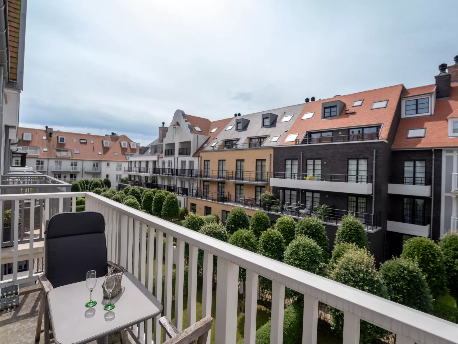 Lucette quiet but central-Buiten