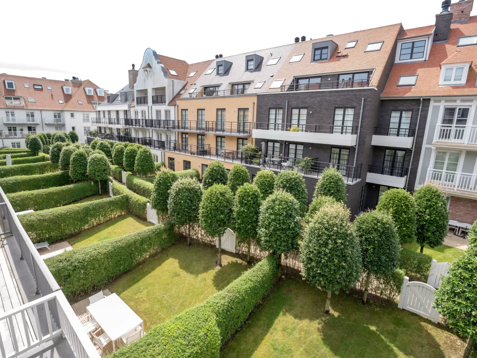 Lucette quiet but central-Buiten