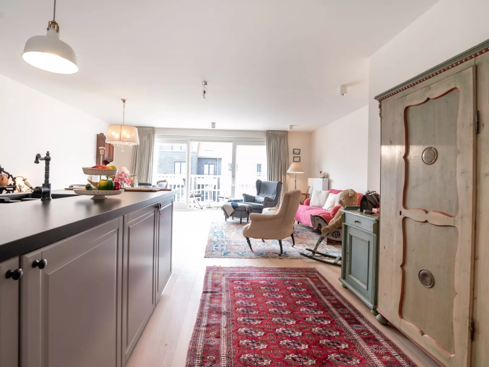 Lucette quiet but central-Binnen