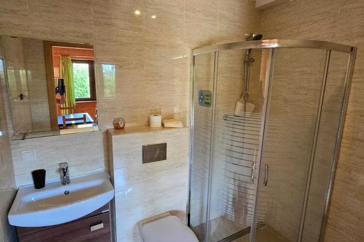 Domki wakacyjne STANDARD dla 6 osób Sarbinowo-Badkamer