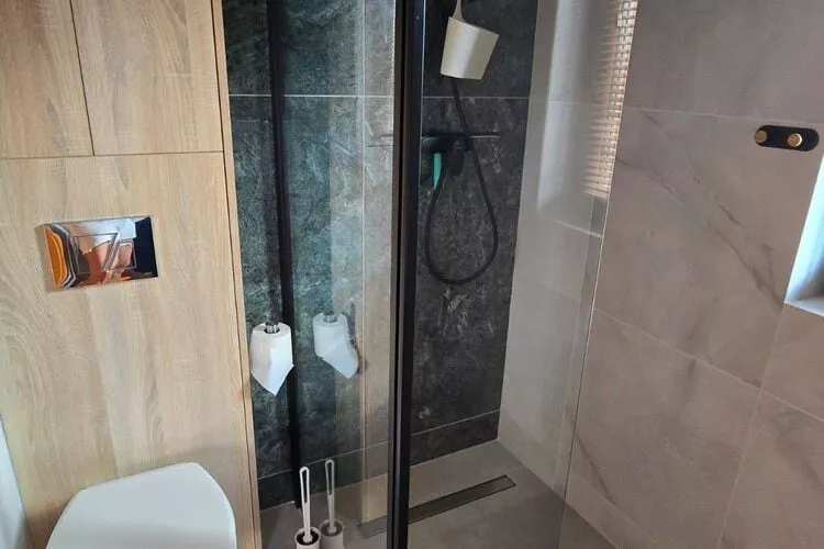 Domek wakacyjny PREMIUM dla 4 osób Sarbinowo-Badkamer