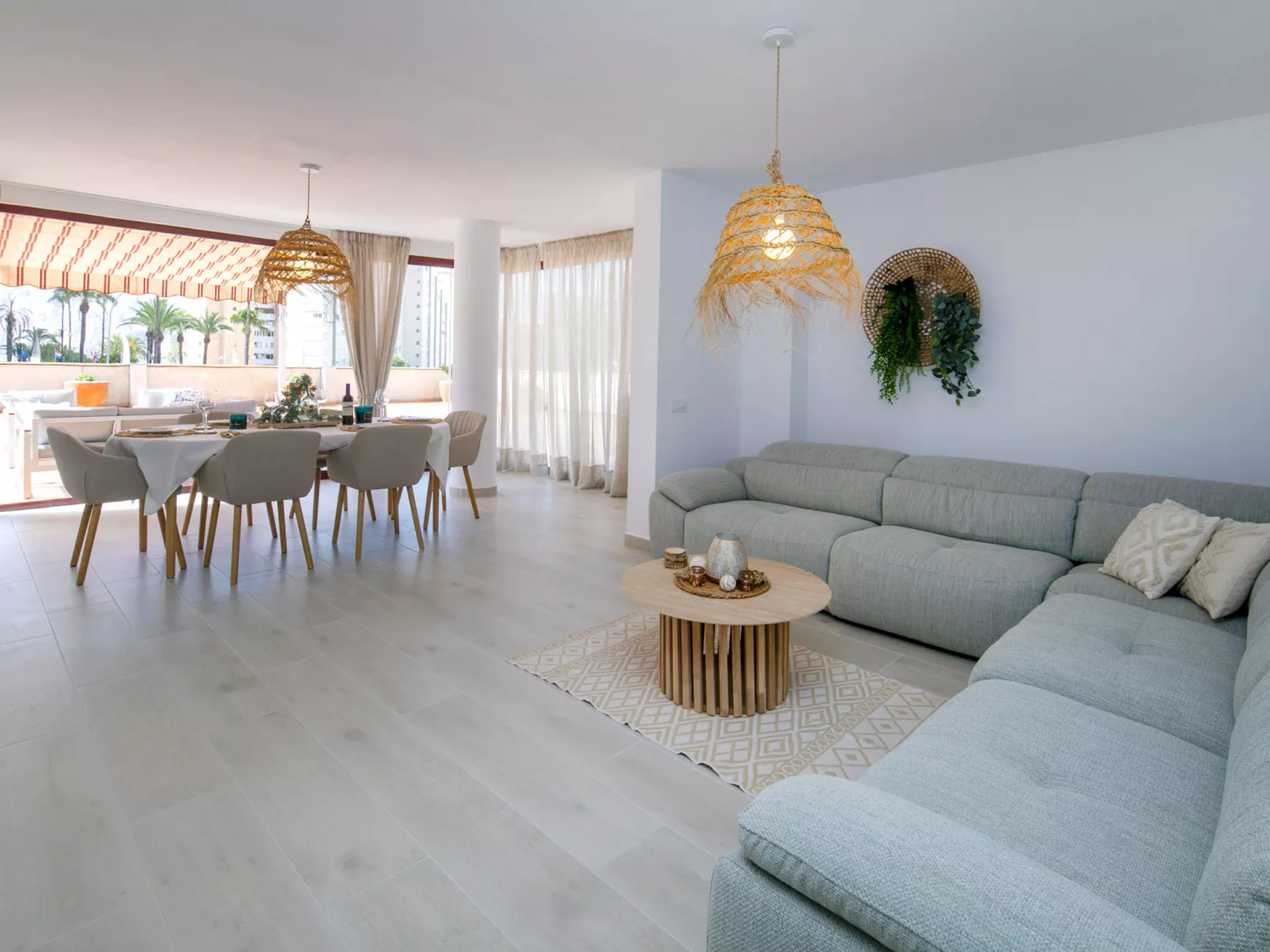 Coral Beach-Binnen