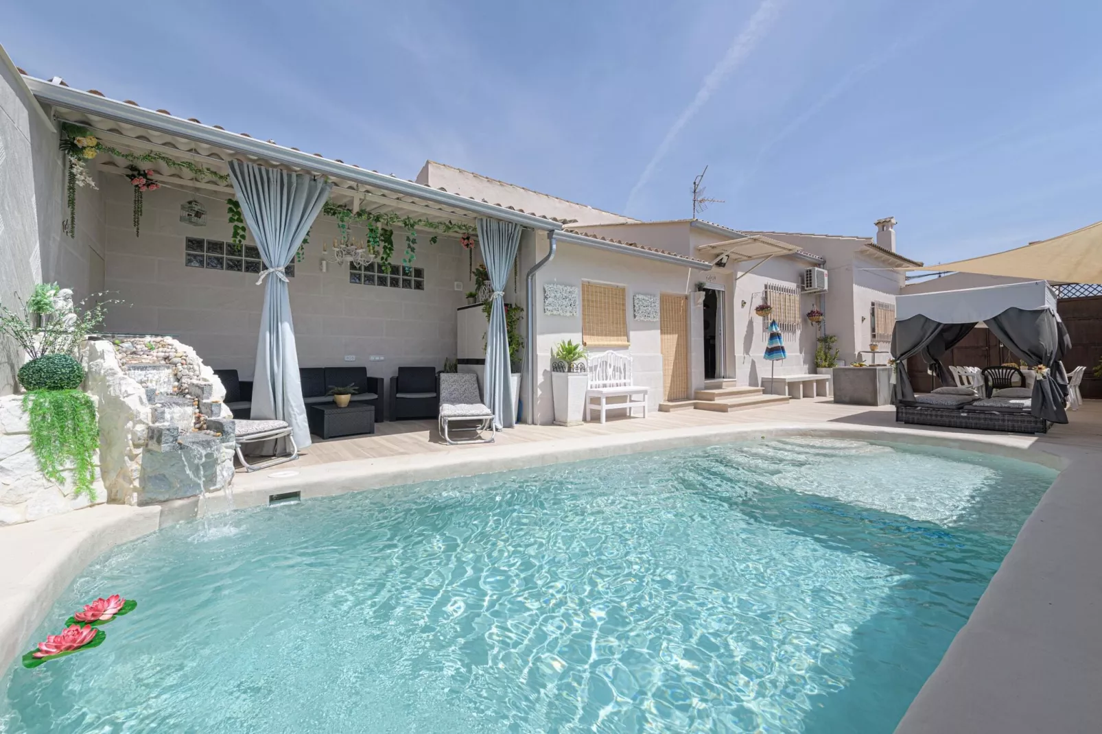 poolofhouse