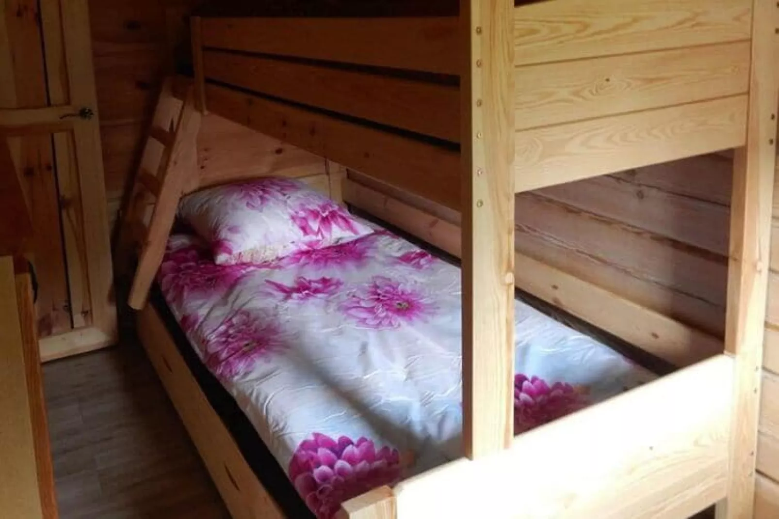 Kaktus Holiday resort sypialnia z łóżkiem piętrowym Osieki-Slaapkamer