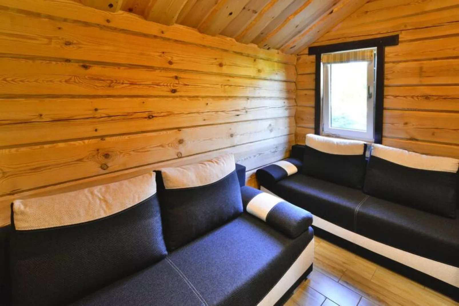 Kaktus Holiday resort sypialnia z łóżkiem piętrowym Osieki-Woonkamer