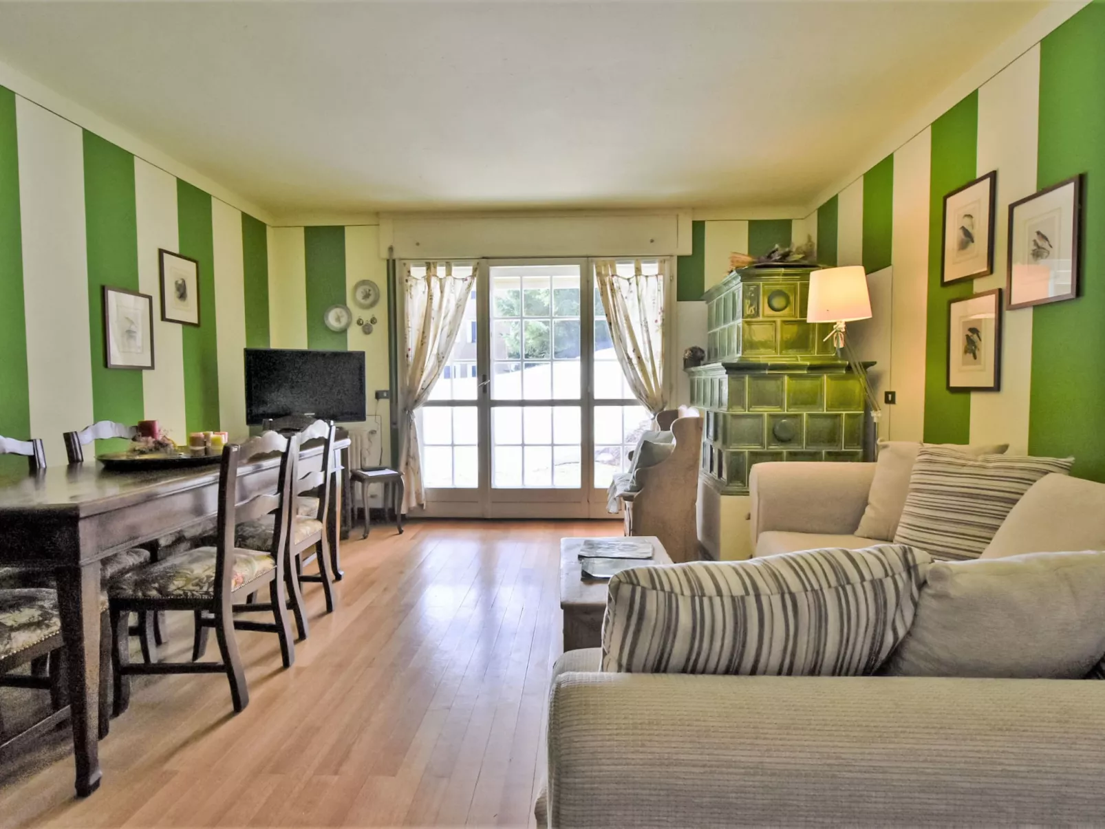 Bernasconi Garden Flat-Binnen