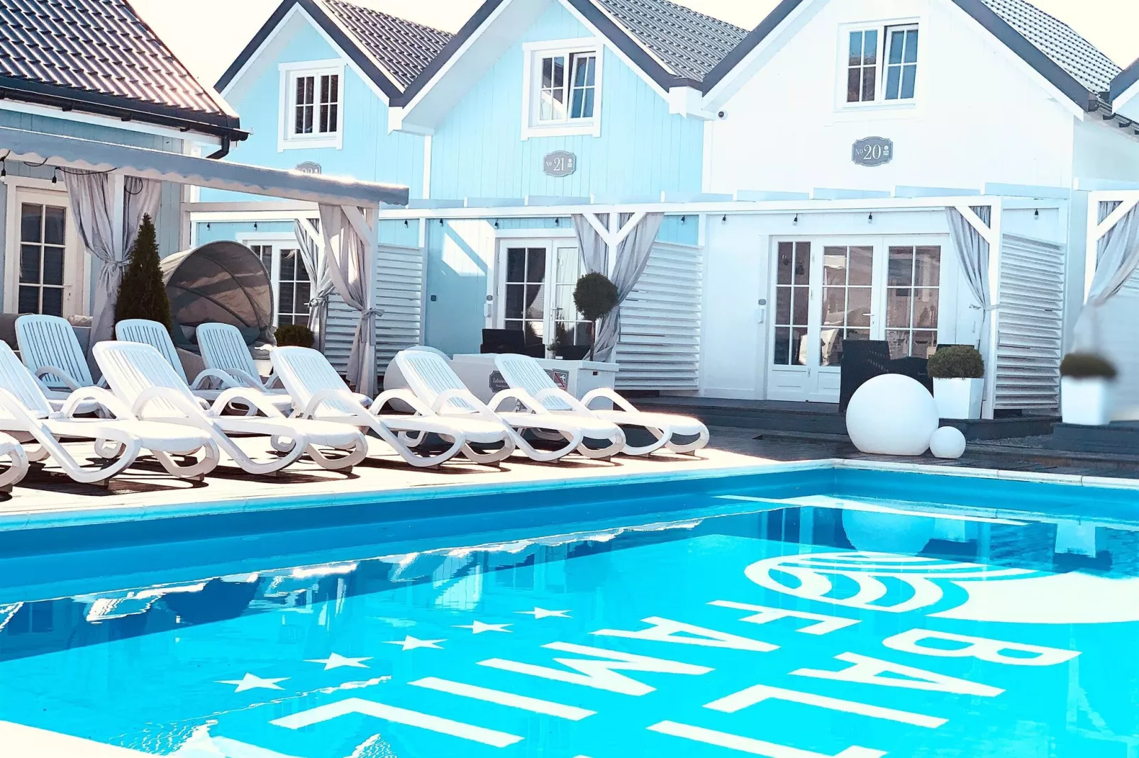 Holiday complex, Mielno-TYP B (max 6 Erw. + 2 Kind.) = TYP A (Kontipool)-Zwembad