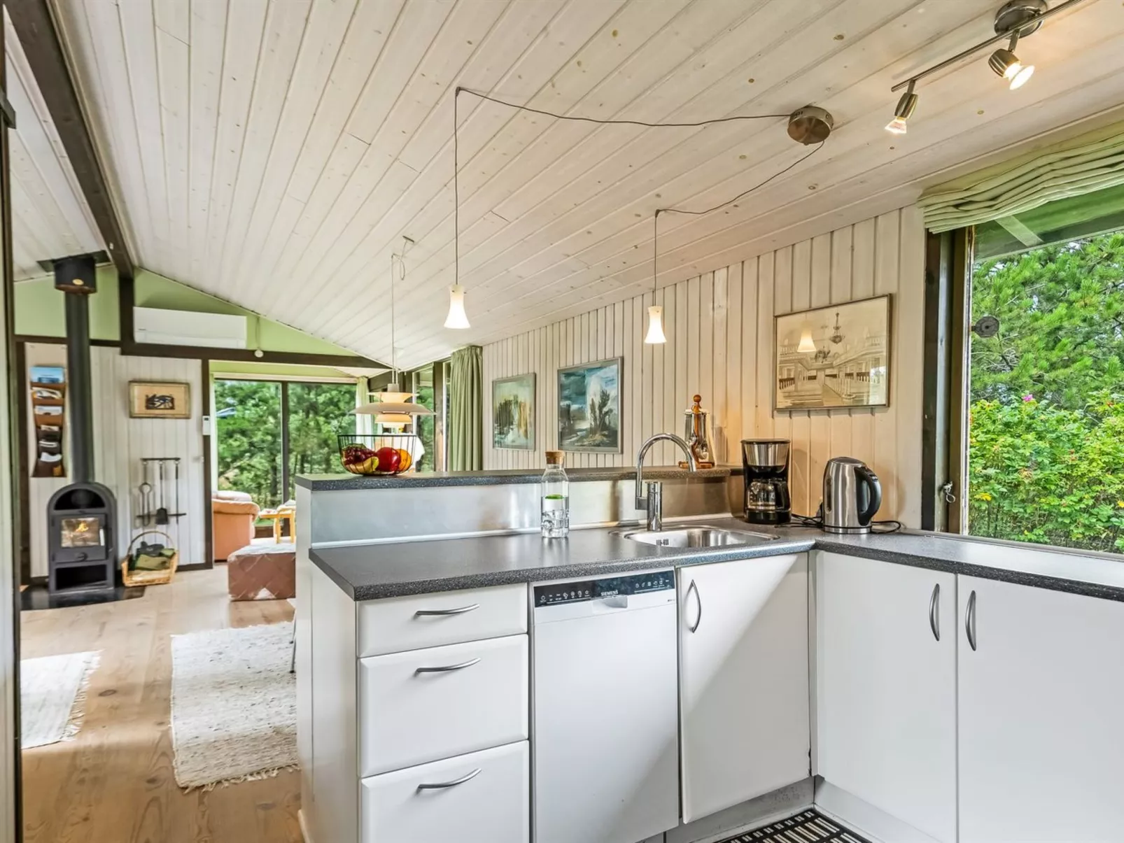 "Vemund" - 300m from the sea-Buiten