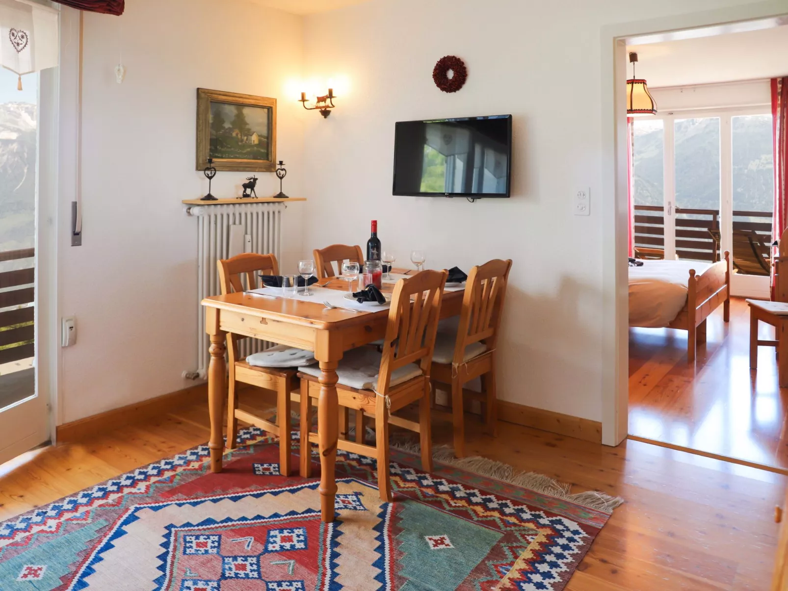 Europa Est 2 / APT 83-Binnen