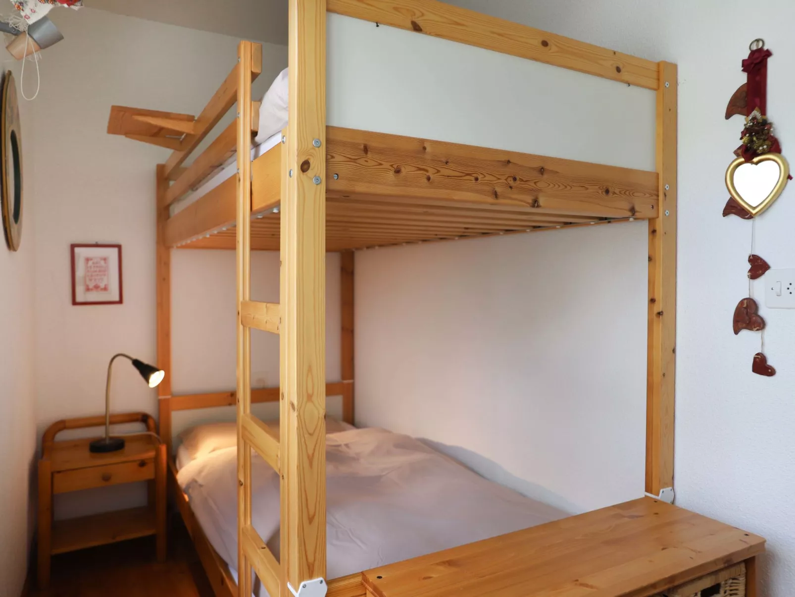 Europa Est 2 / APT 83-Binnen