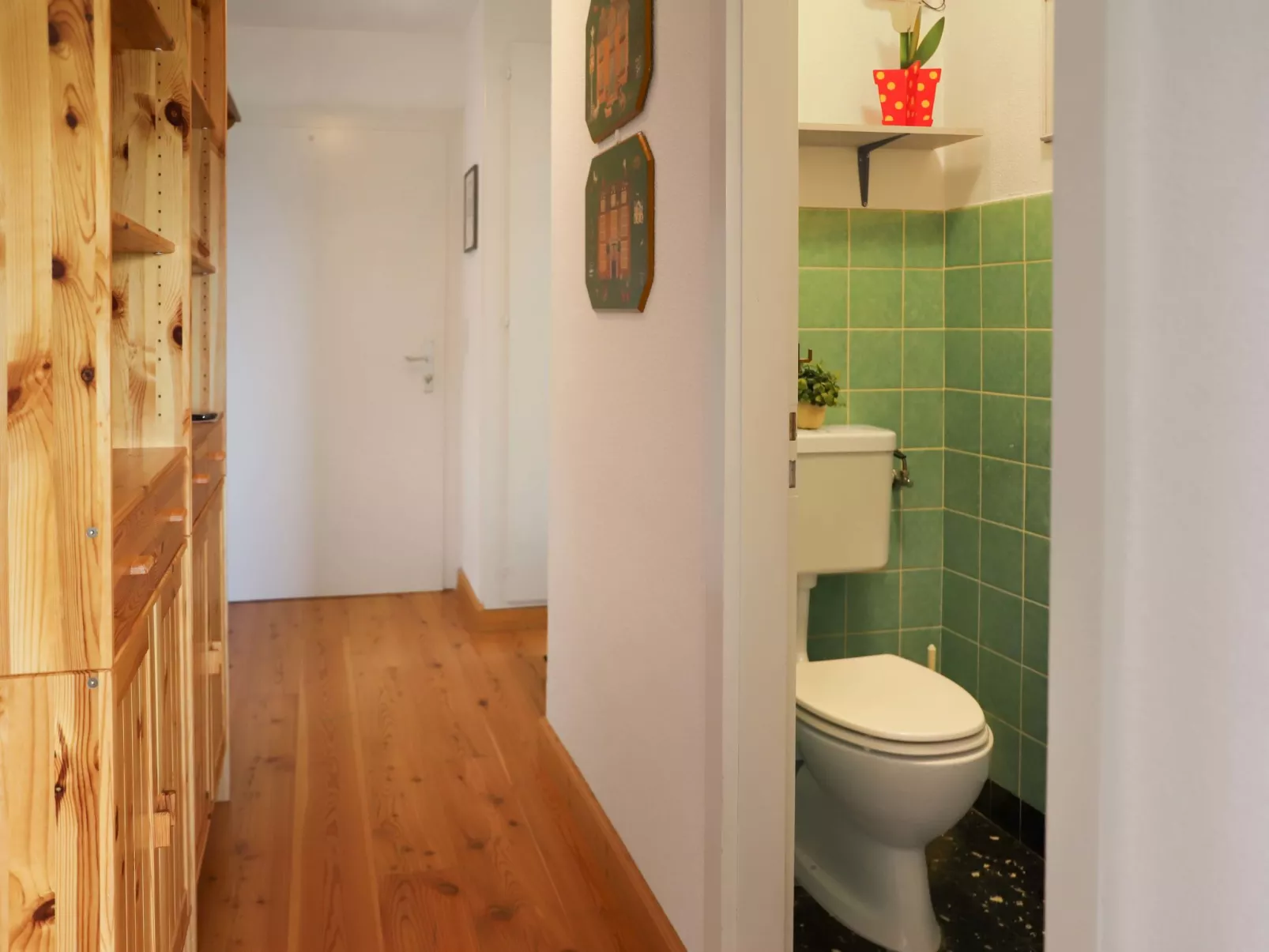 Europa Est 2 / APT 83-Binnen