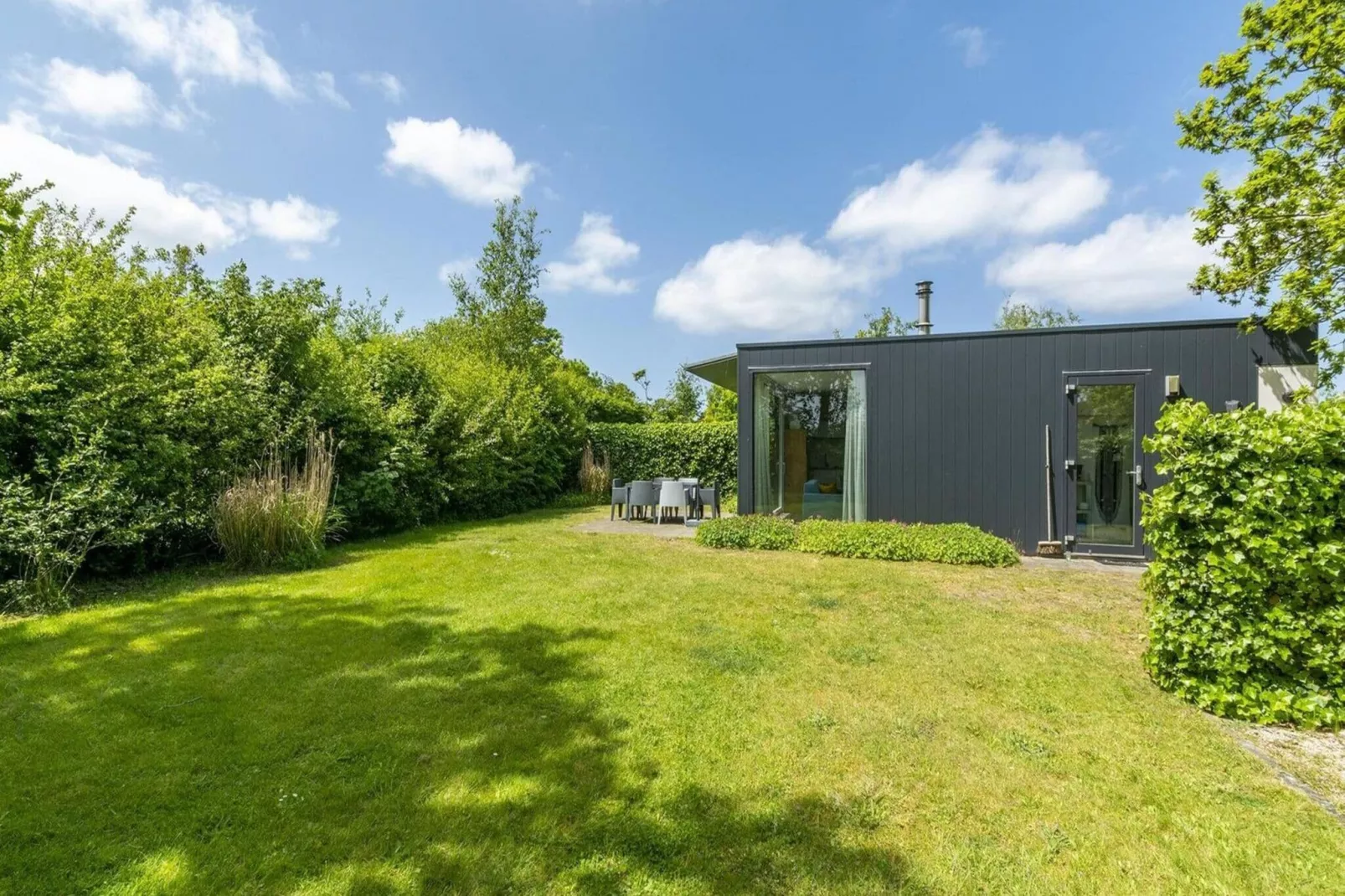 Strandhuis Uitwaayer-Buitenkant zomer