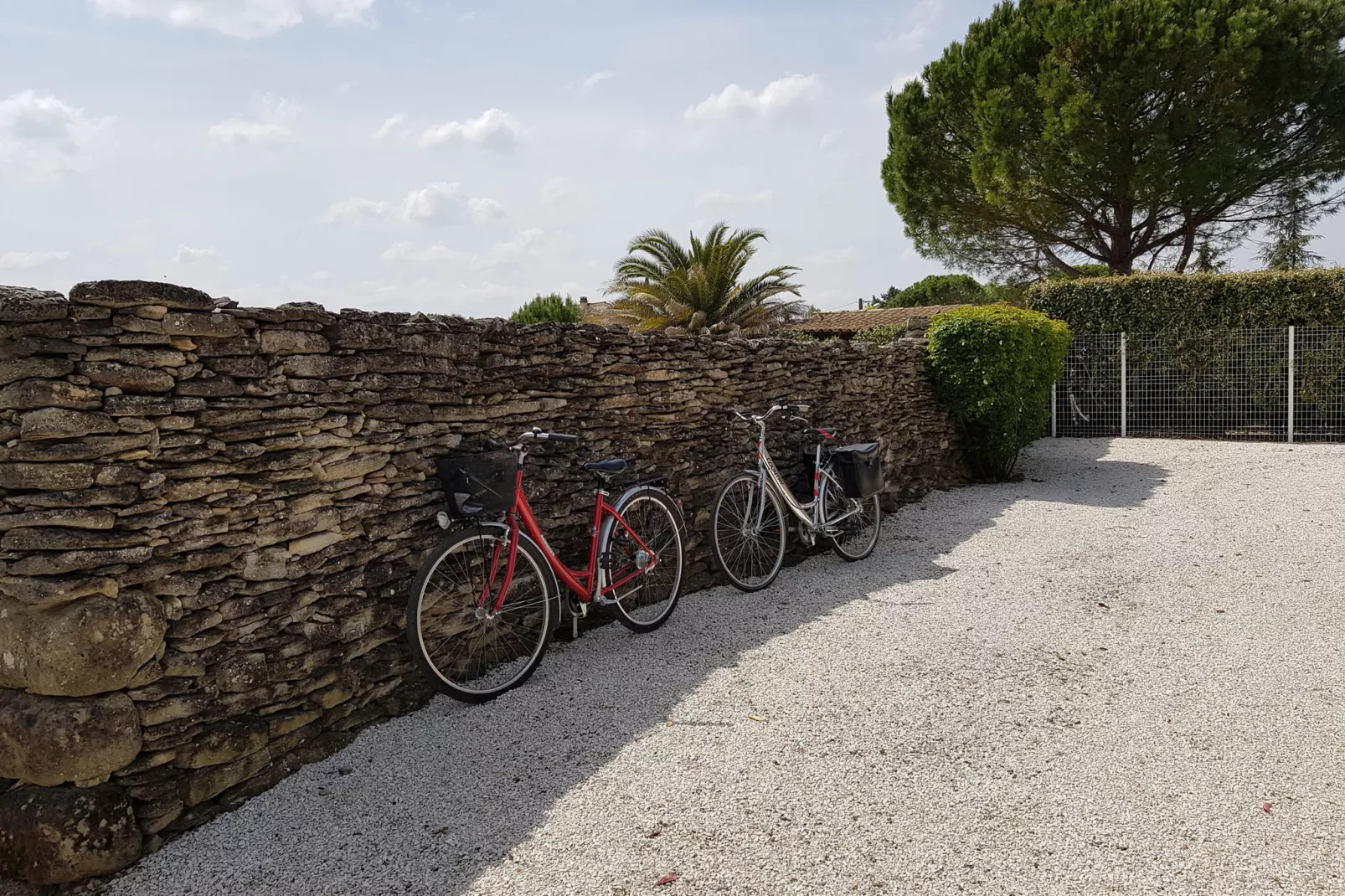 Stijlvolle villa in Zuid-Frankrijk met privézwembad-Tuinen zomer