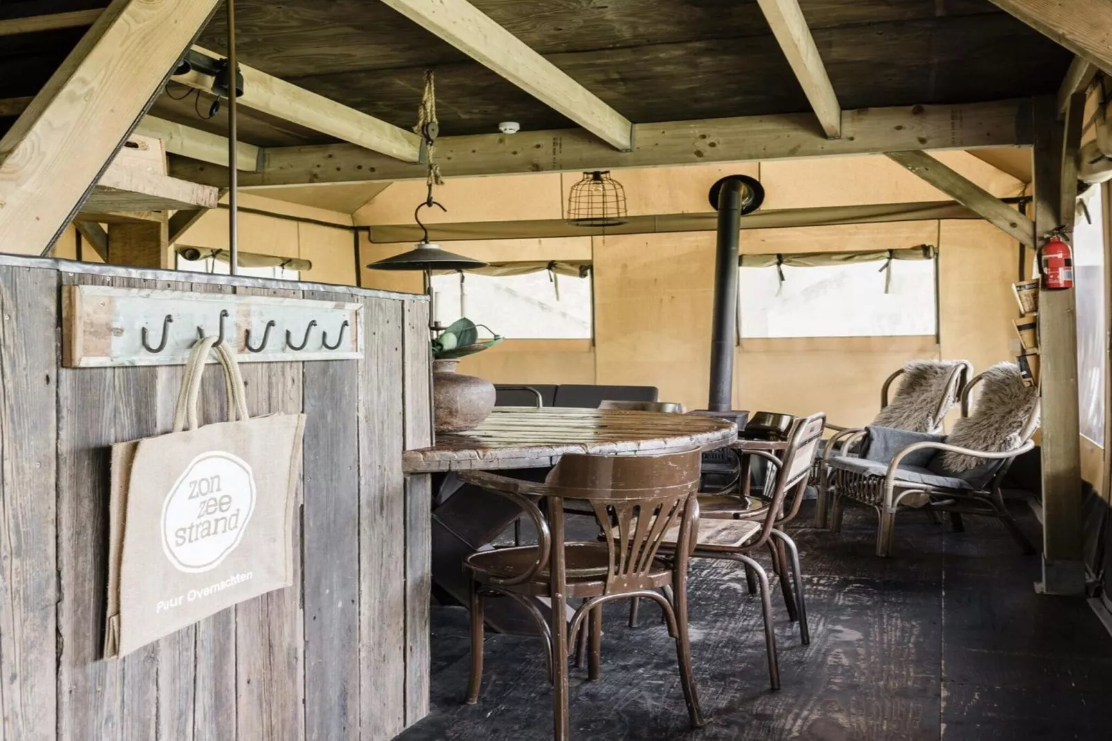 Wood Lodge Luxe - Duynpark-Eetkamer