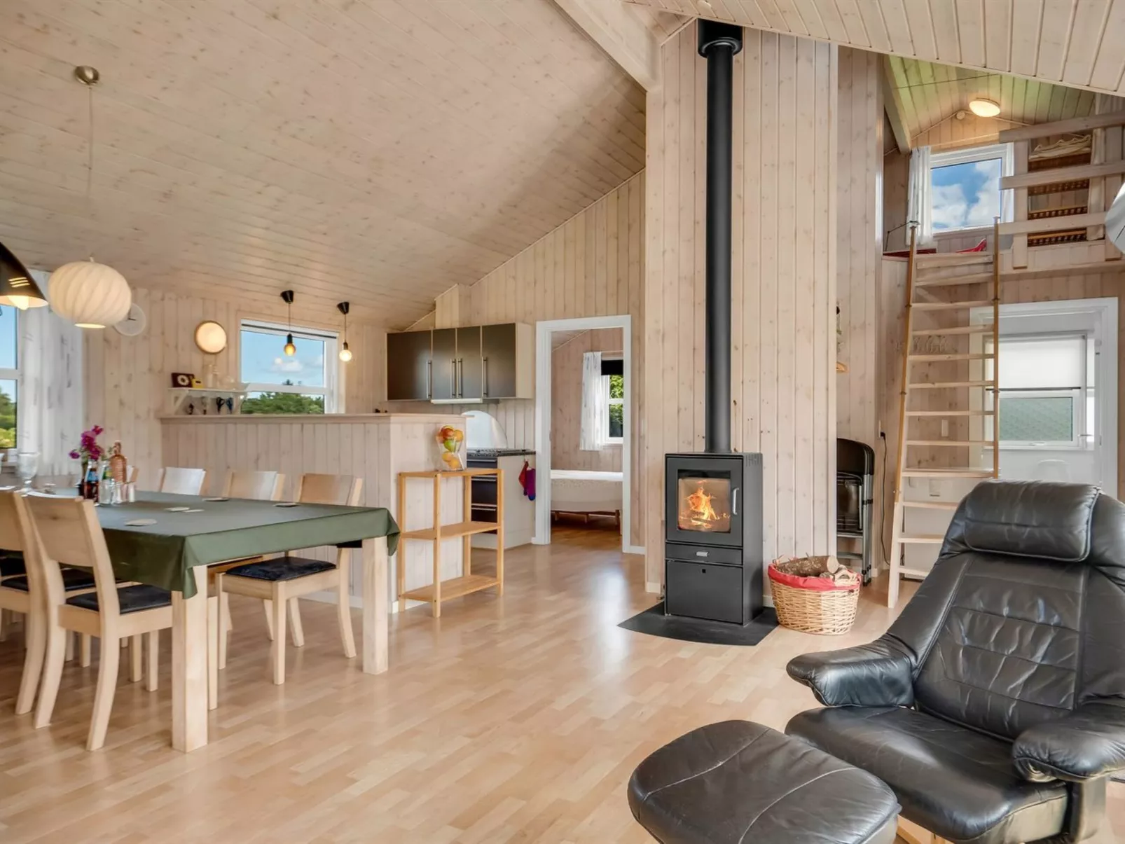 "Lari" - 600m from the sea-Binnen
