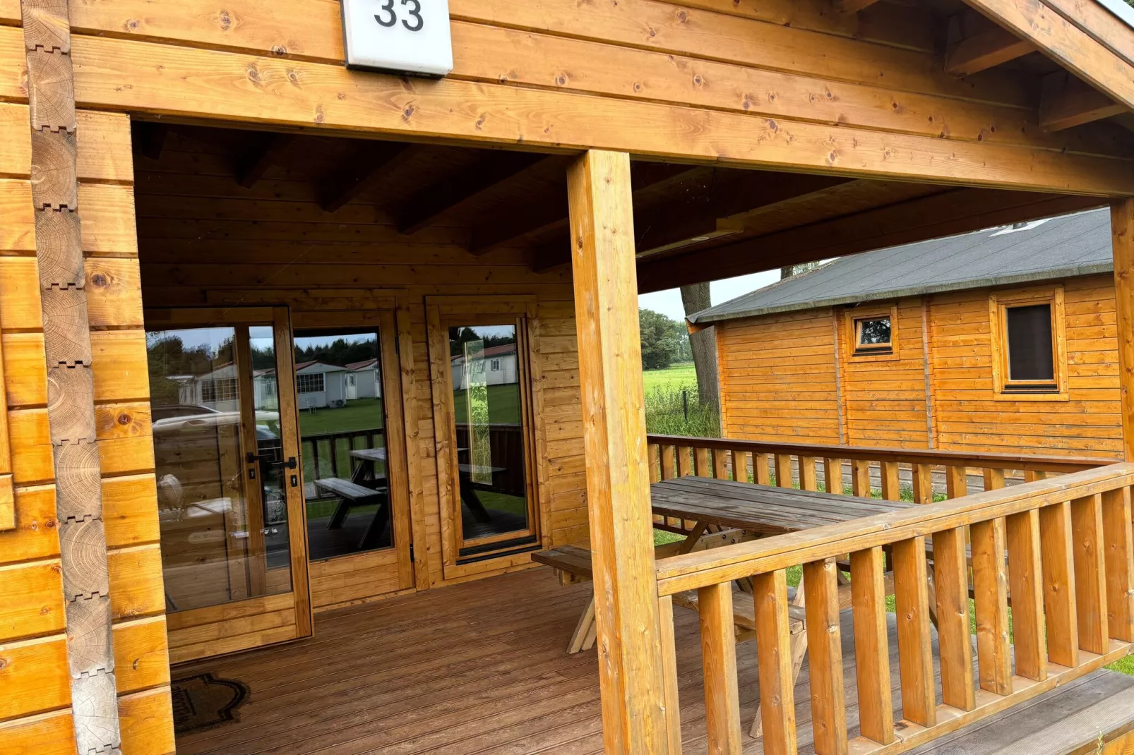 Chalet E-Buitenkant zomer