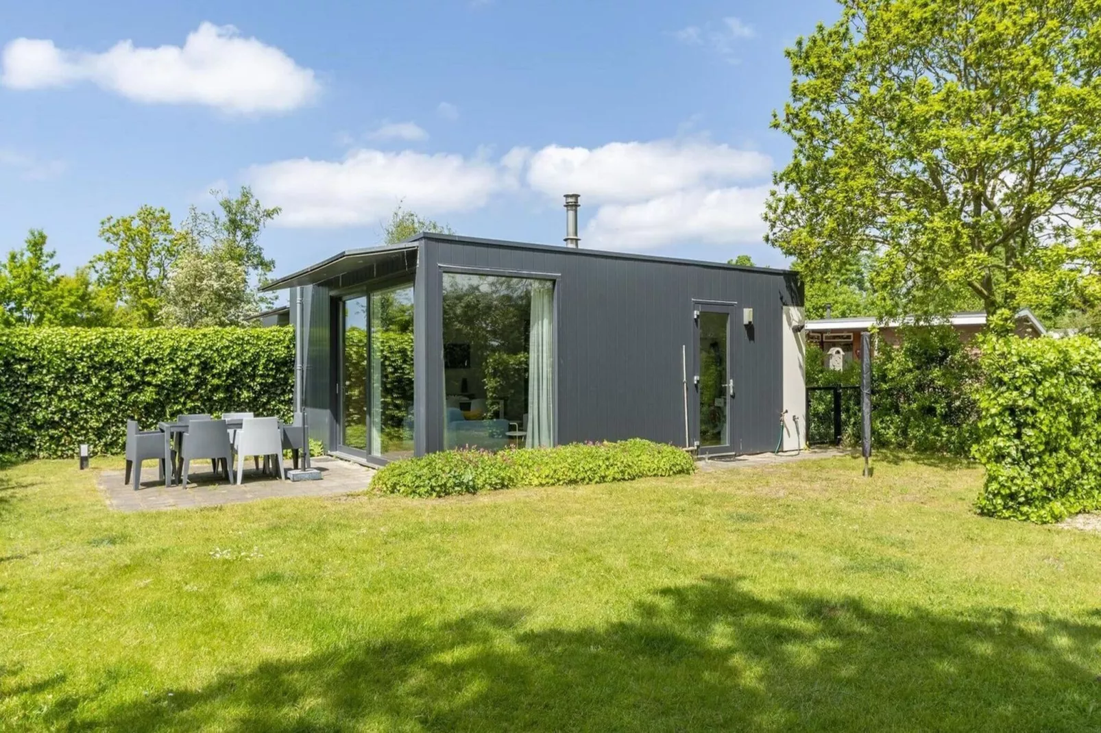 Bungalow Uitwaayer-Buitenkant zomer