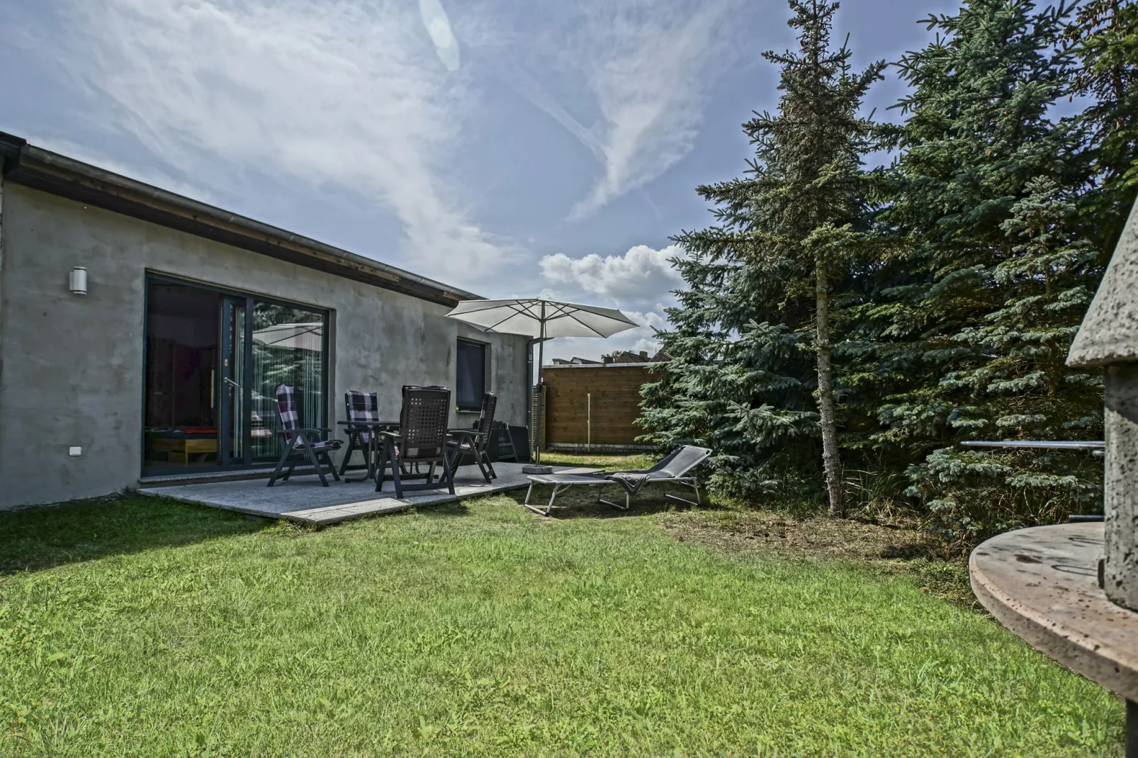 Ferienhaus mit Kamin-Buitenkant zomer