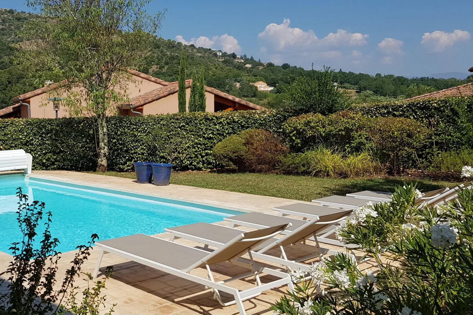 Villa Ardèche-Uitzicht zomer