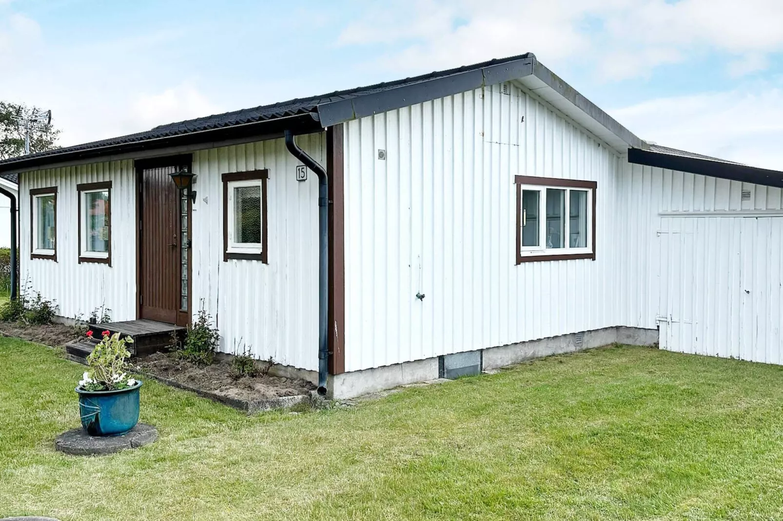 Welcoming cottage near the sea-Buitenlucht