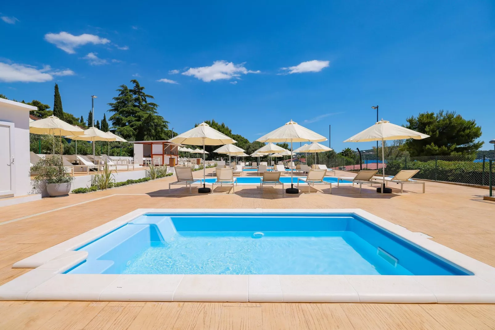 Apartments Medena Trogir - Seget Donji - A2plus2 Superior ca 42 qm für 4 Pers-Zwembad