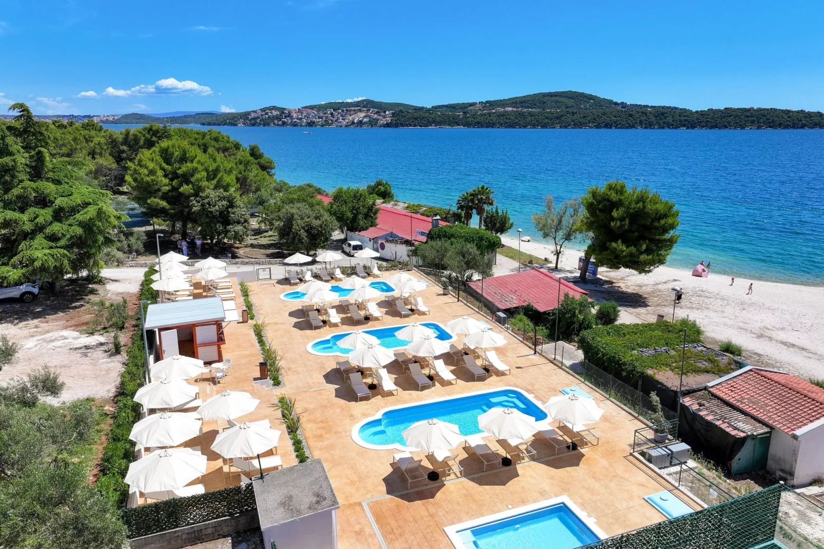 Apartments Medena Trogir - Seget Donji - B 4plus1 Superior Seaside-Zwembad